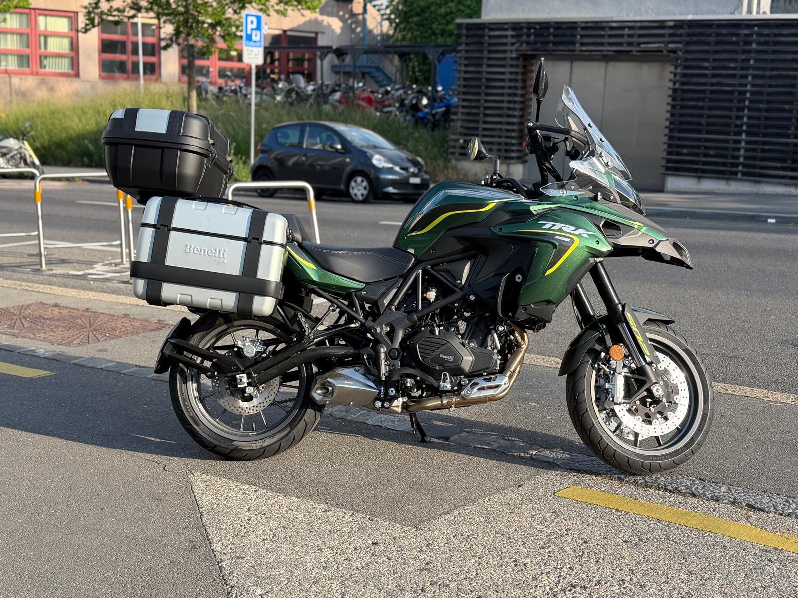 BENELLI TRK 502-showroom-element-1