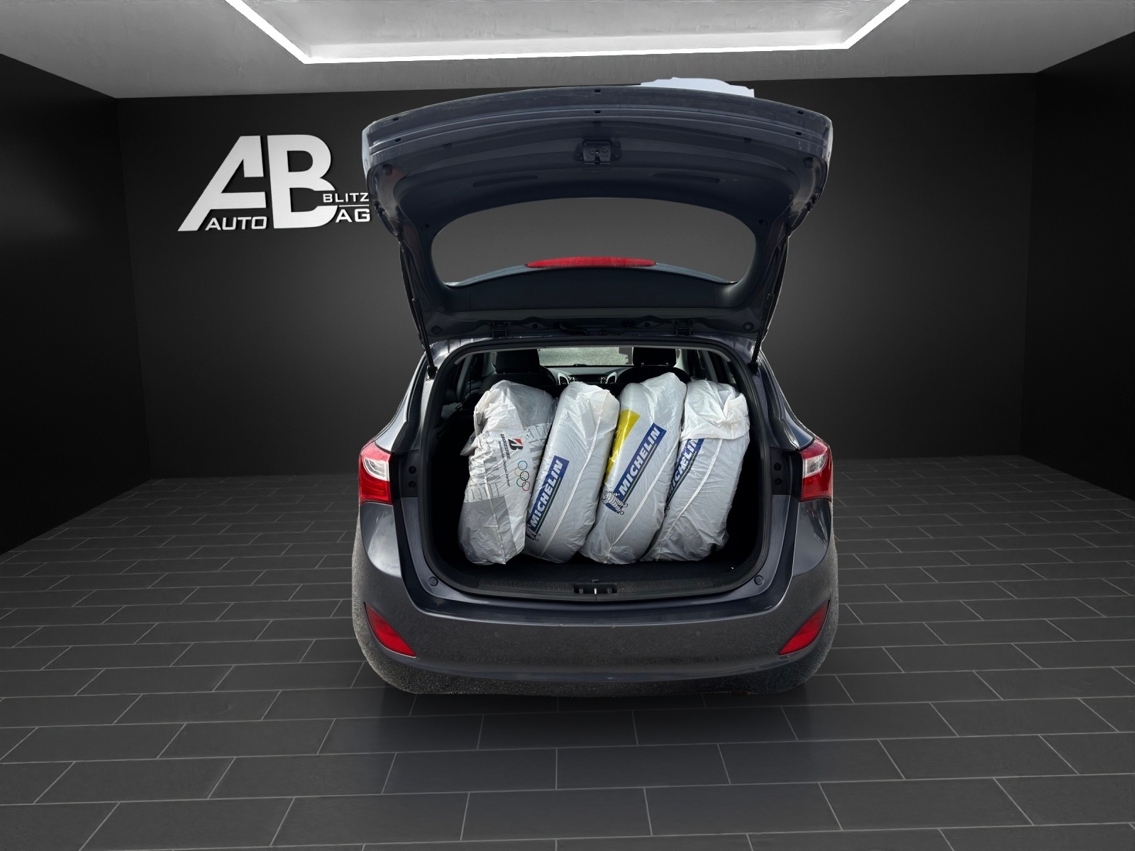 HYUNDAI i30 Wagon 1.6 CRDi Plena Automatic DCT-image-13