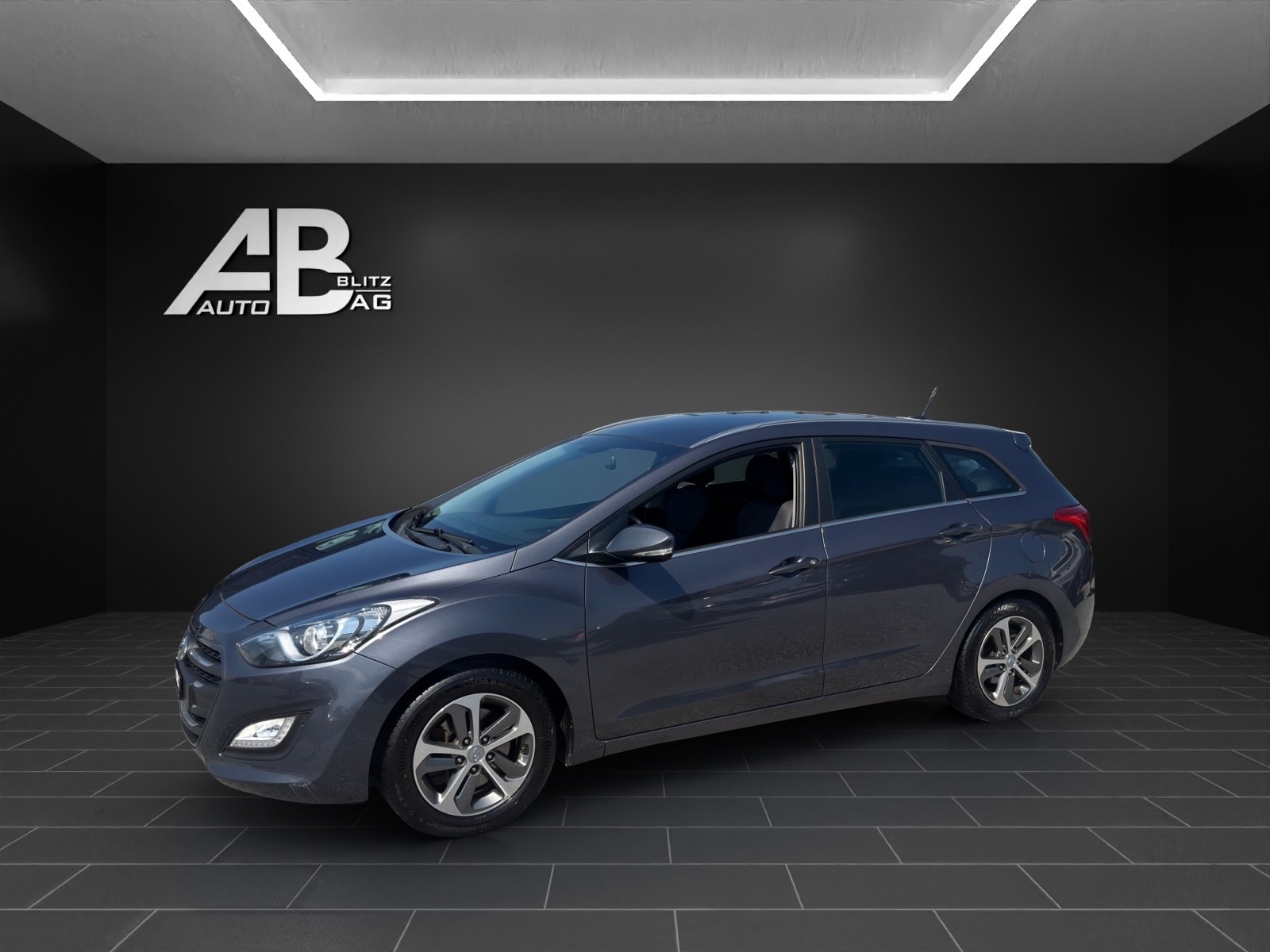 HYUNDAI i30 Wagon 1.6 CRDi Plena Automatic DCT-image-1