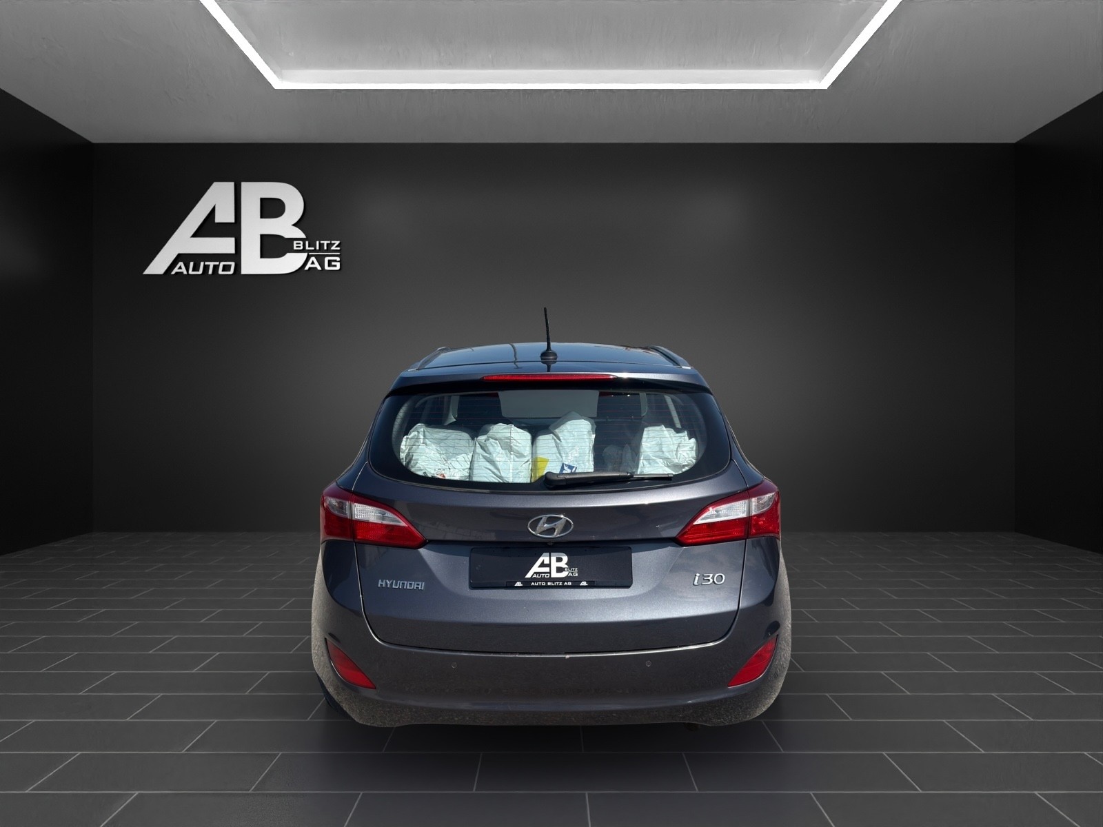HYUNDAI i30 Wagon 1.6 CRDi Plena Automatic DCT-image-3
