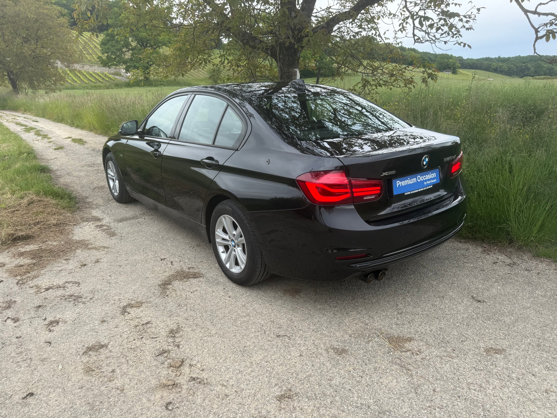 BMW 320d xDrive Edition Sport Line Steptronic-image-2