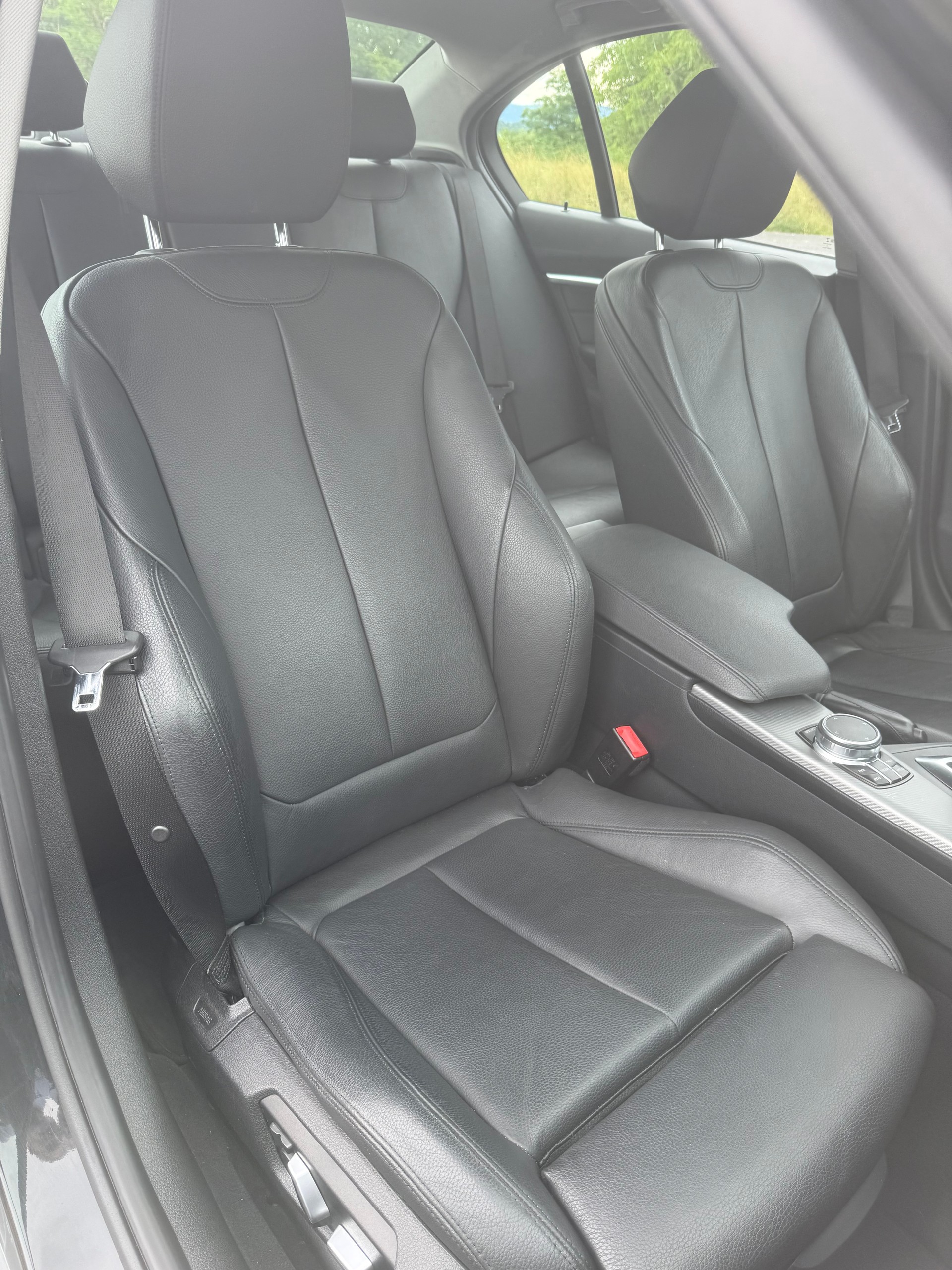 BMW 320d xDrive Edition Sport Line Steptronic-image-15