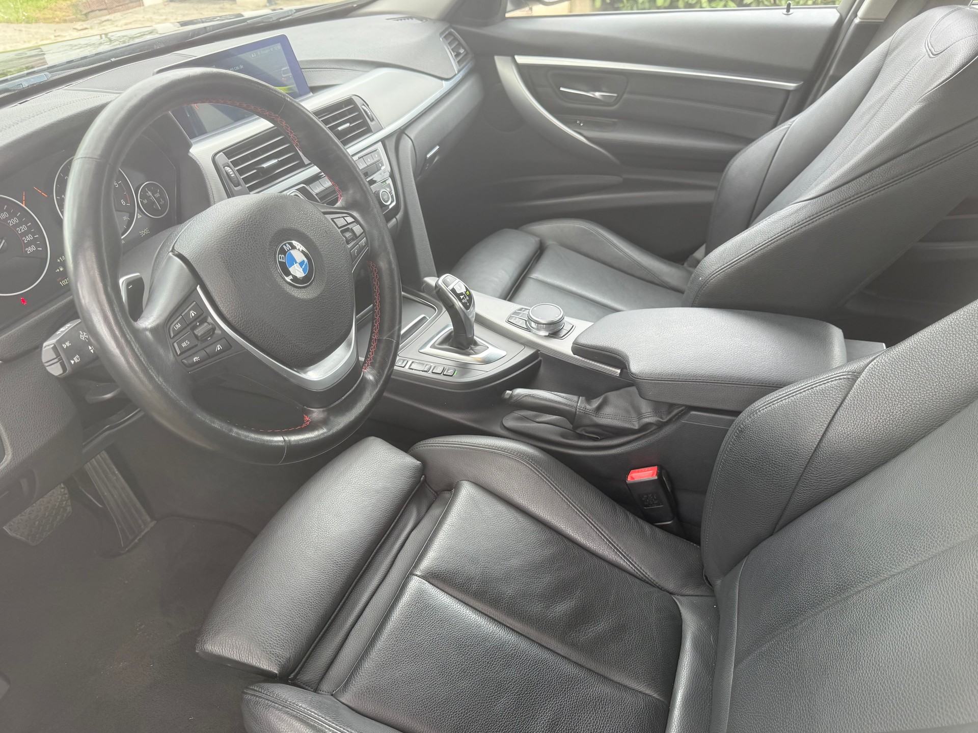 BMW 320d xDrive Edition Sport Line Steptronic-image-8