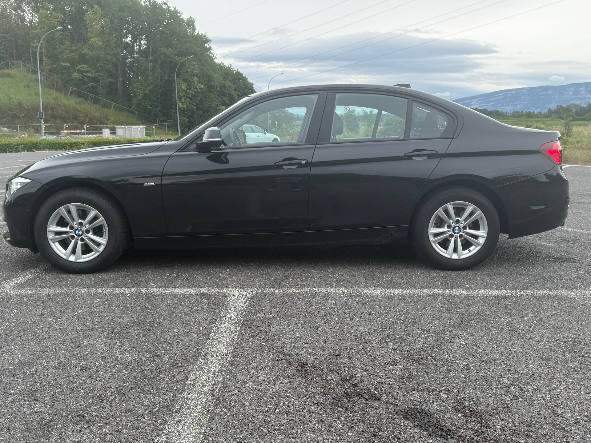 BMW 320d xDrive Edition Sport Line Steptronic-image-5