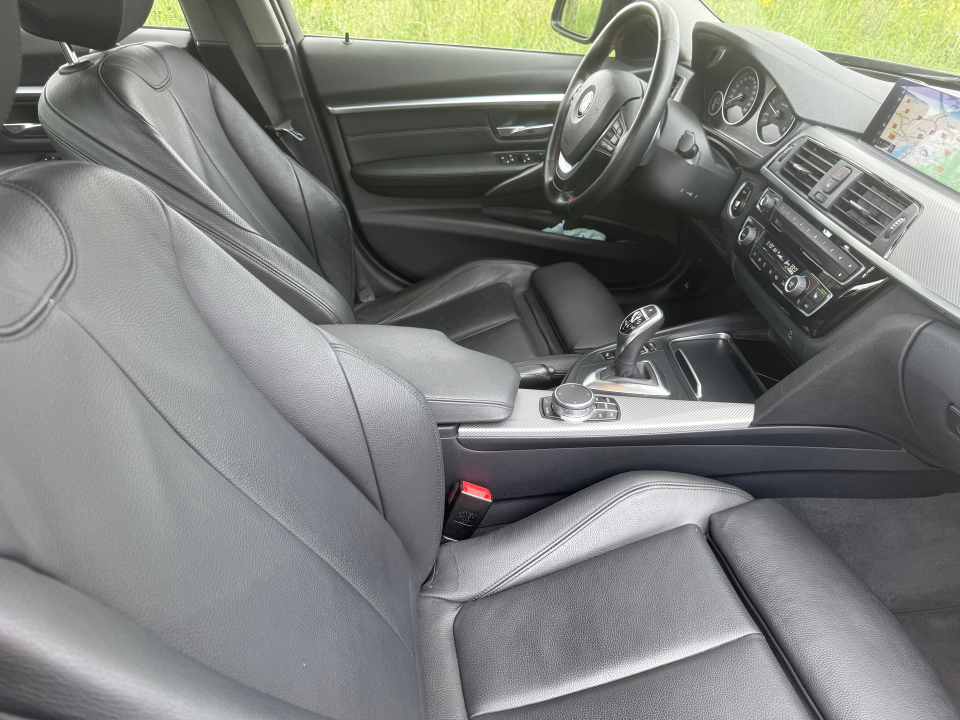 BMW 320d xDrive Edition Sport Line Steptronic-image-9