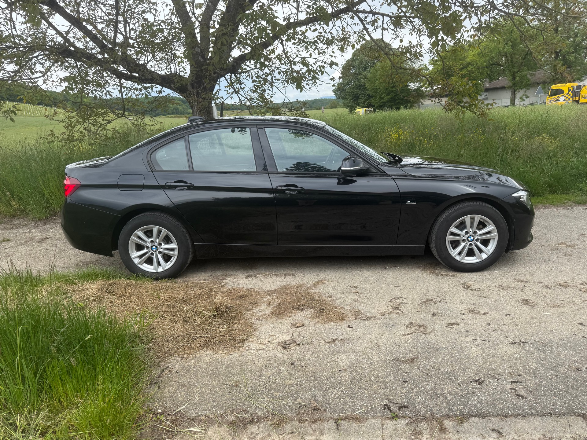 BMW 320d xDrive Edition Sport Line Steptronic-image-5