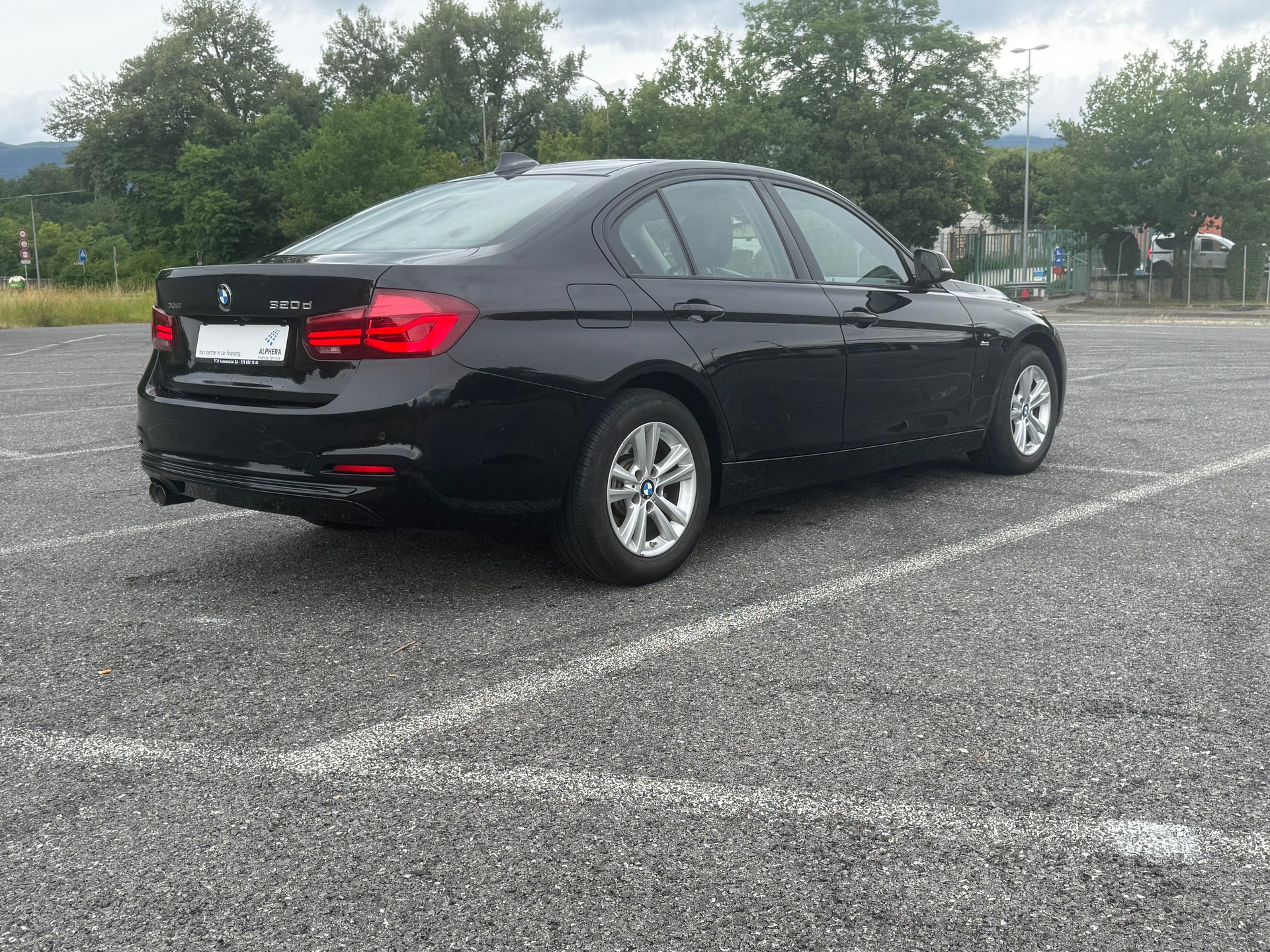 BMW 320d xDrive Edition Sport Line Steptronic-image-3