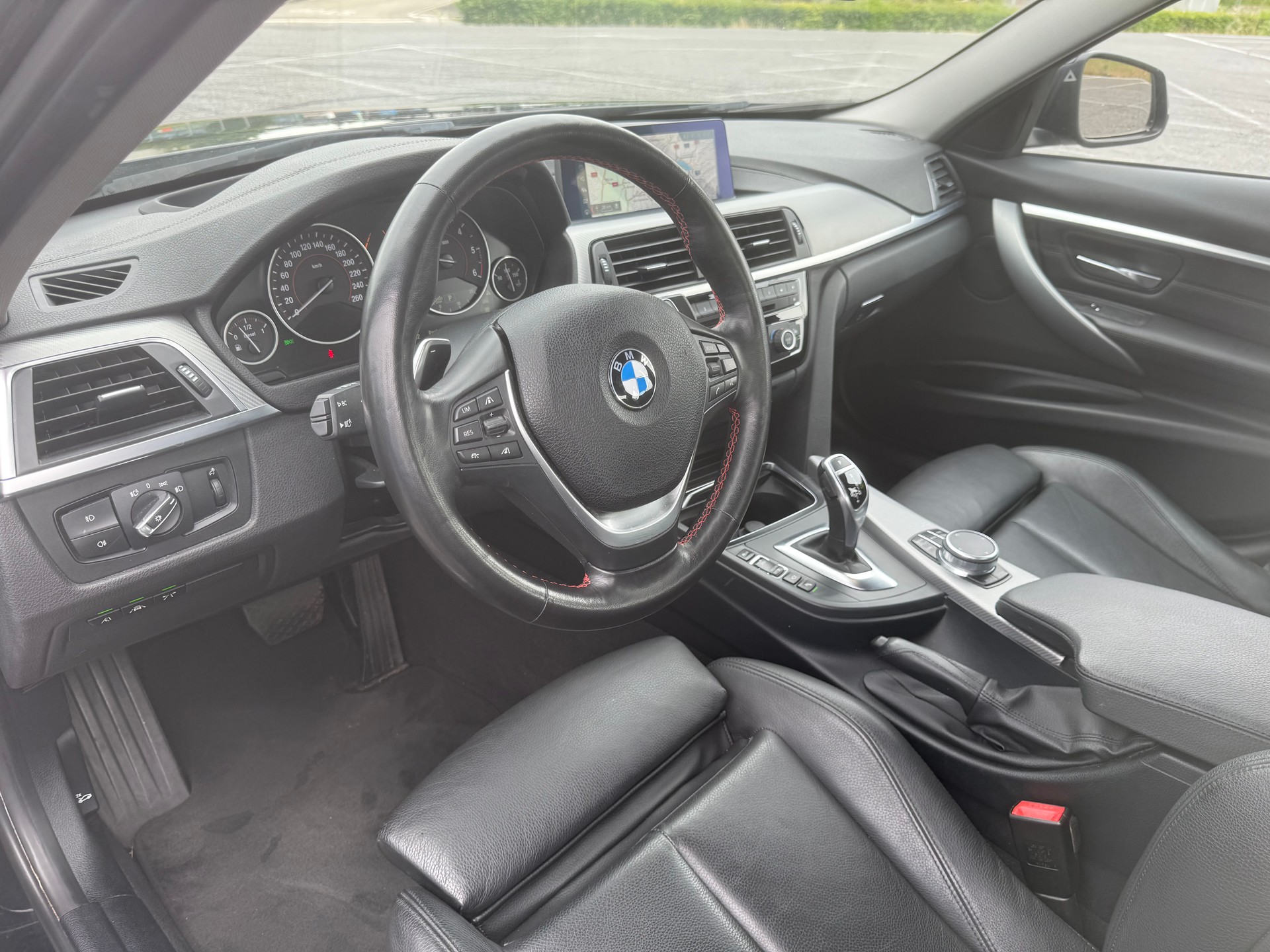 BMW 320d xDrive Edition Sport Line Steptronic-image-9