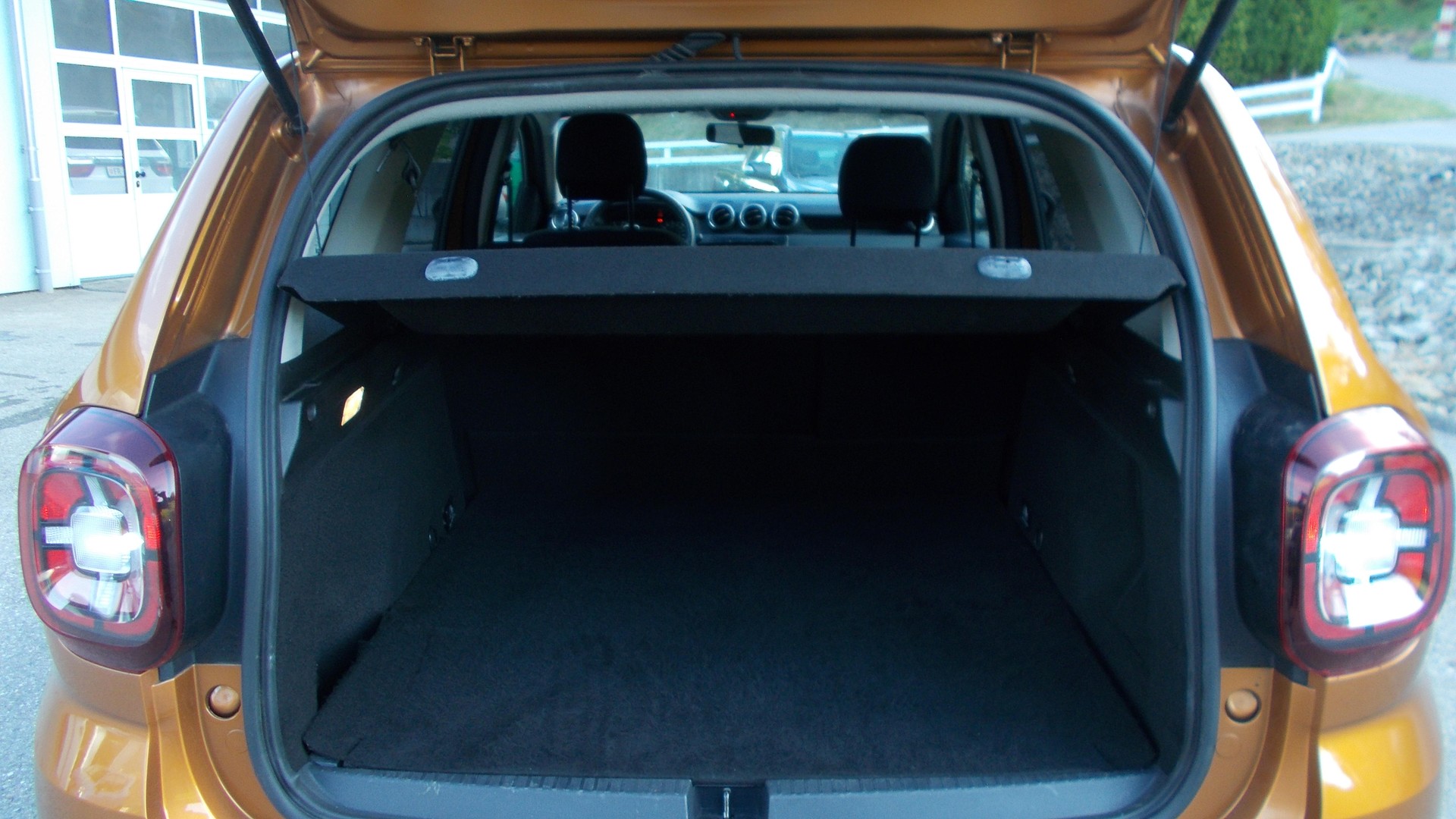 DACIA Duster dCi 115 Celebration 4x4-image-4