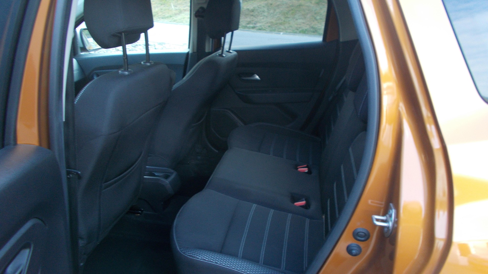 DACIA Duster dCi 115 Celebration 4x4-image-5