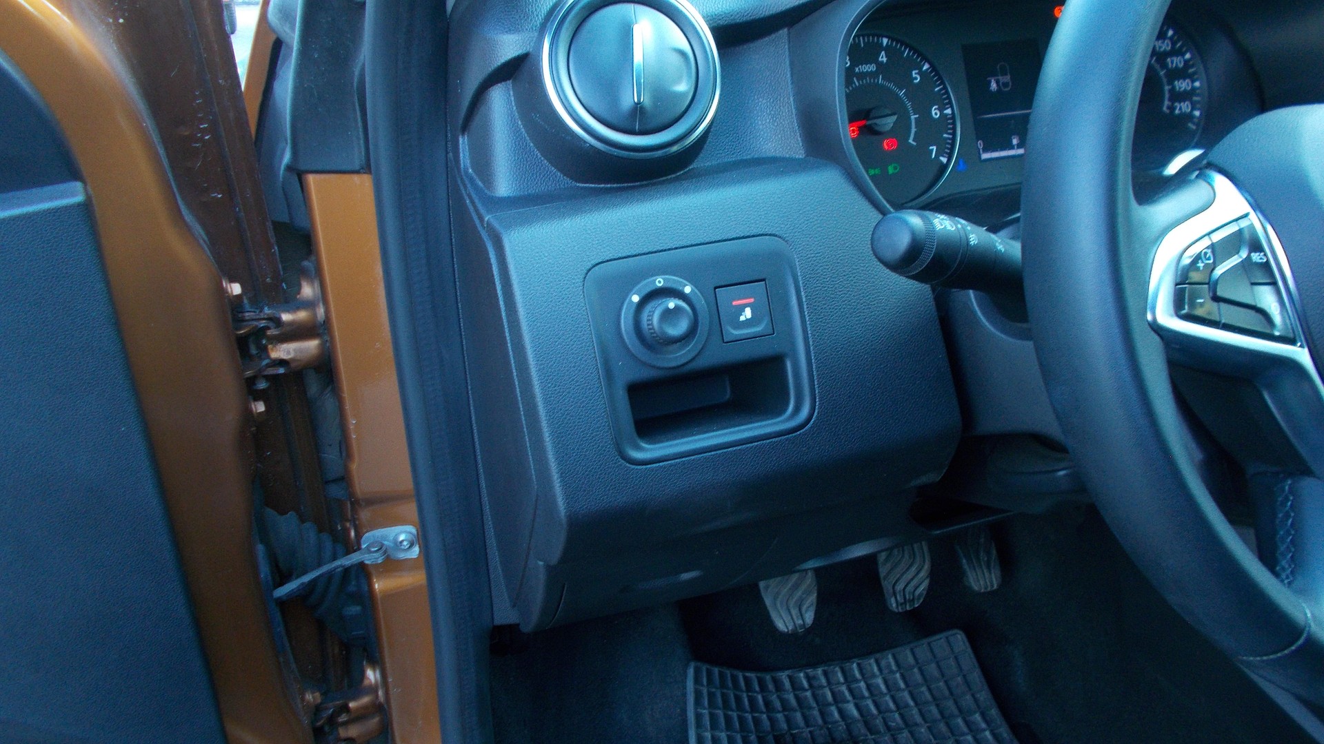 DACIA Duster dCi 115 Celebration 4x4-image-8