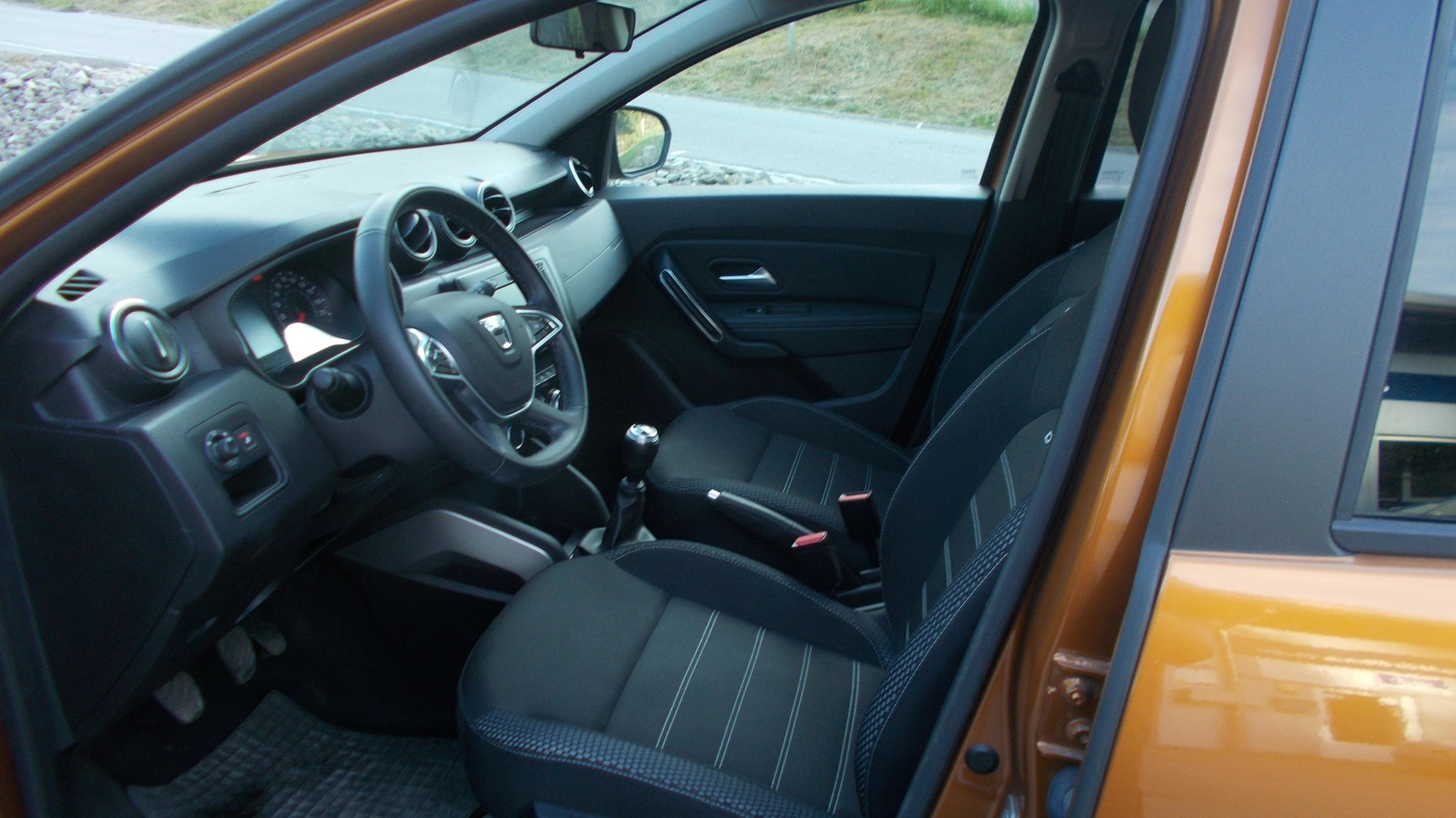 DACIA Duster dCi 115 Celebration 4x4-image-6