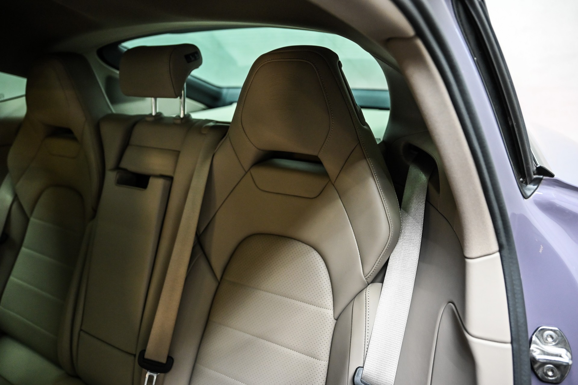 PORSCHE Panamera 4-image-18