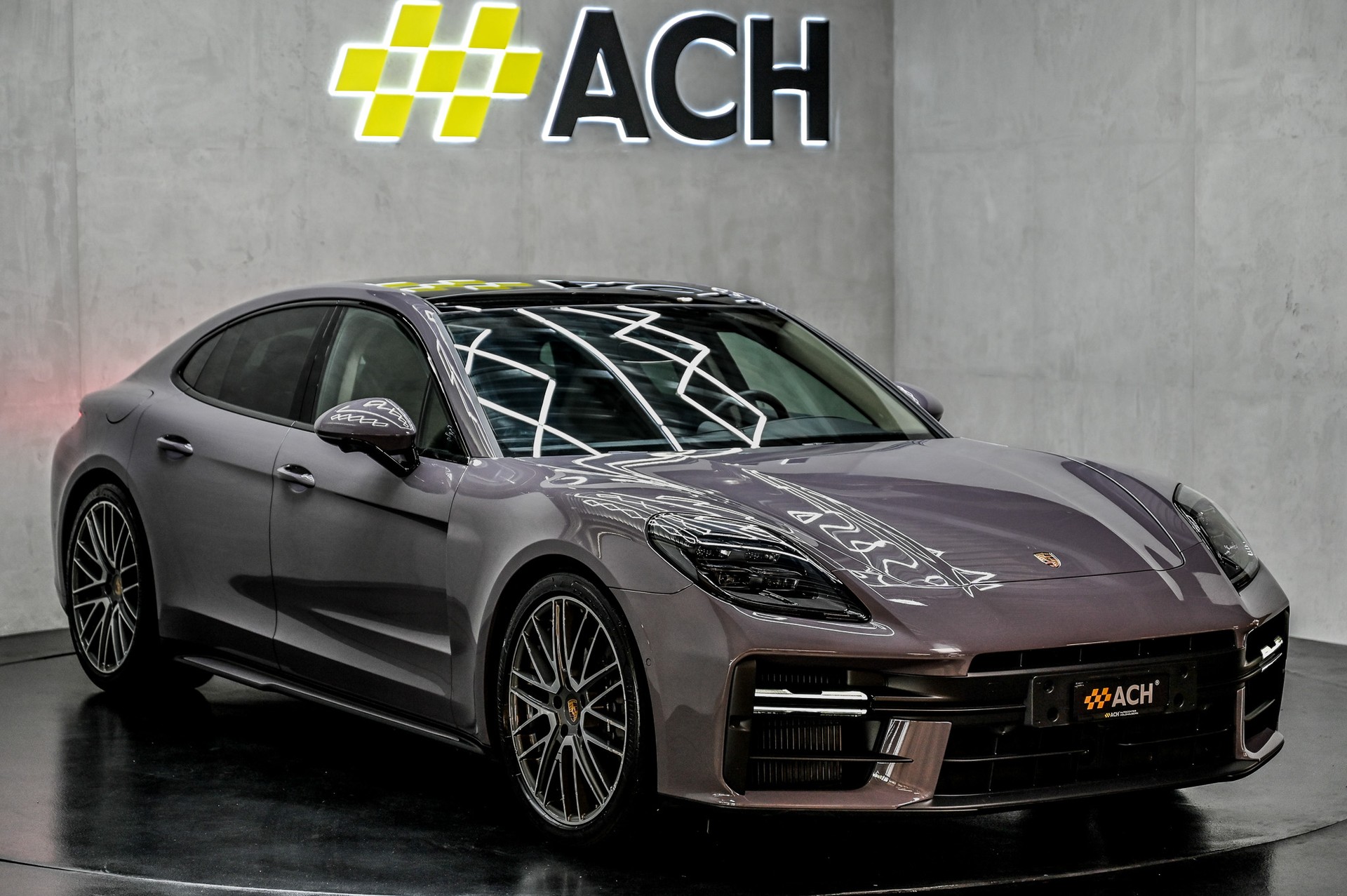 PORSCHE Panamera 4