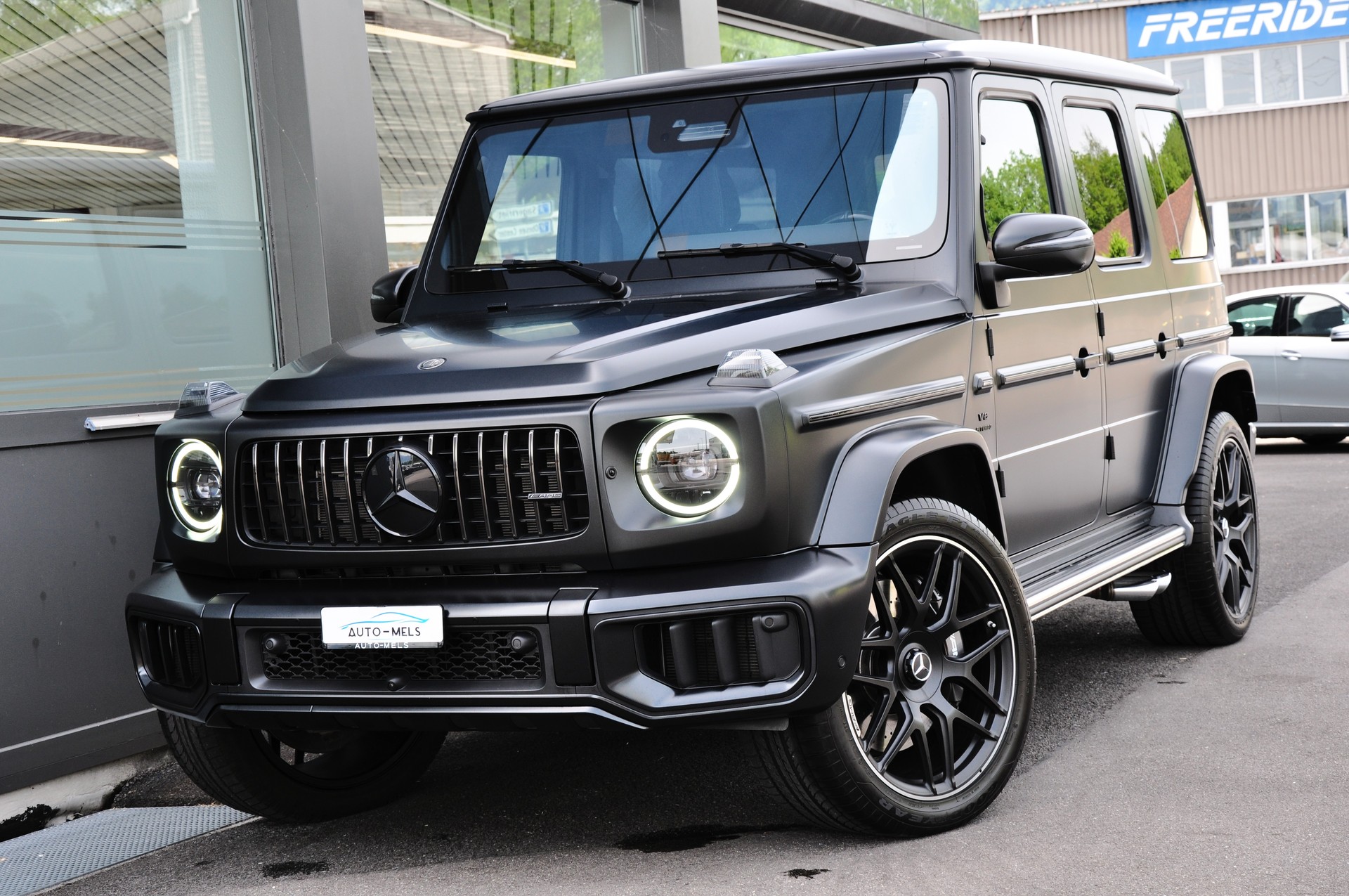 MERCEDES-BENZ G 63 AMG 9G-Tronic-showroom-element-1