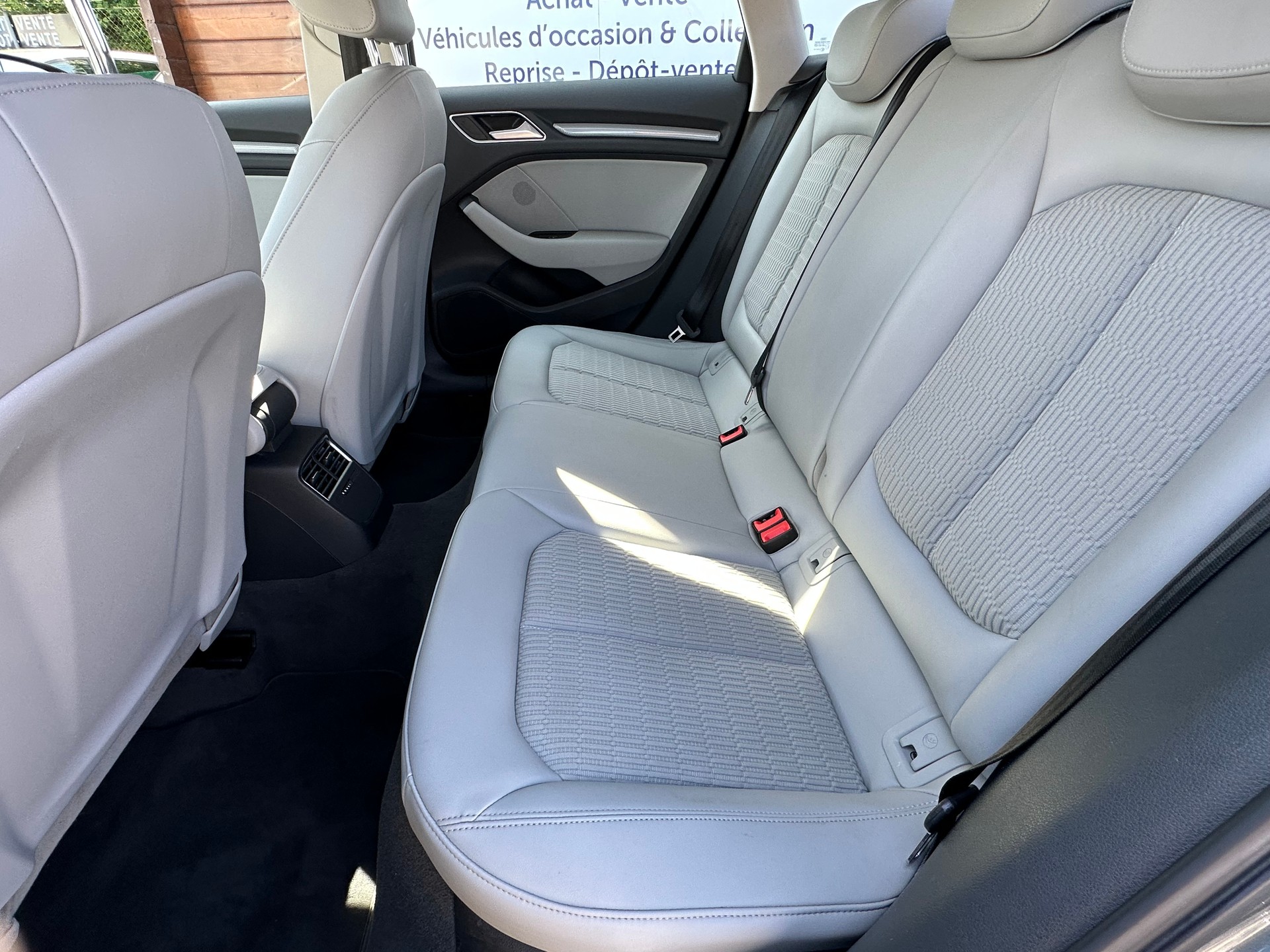 AUDI A3 Sportback 1.4 TFSI Ambition-image-9