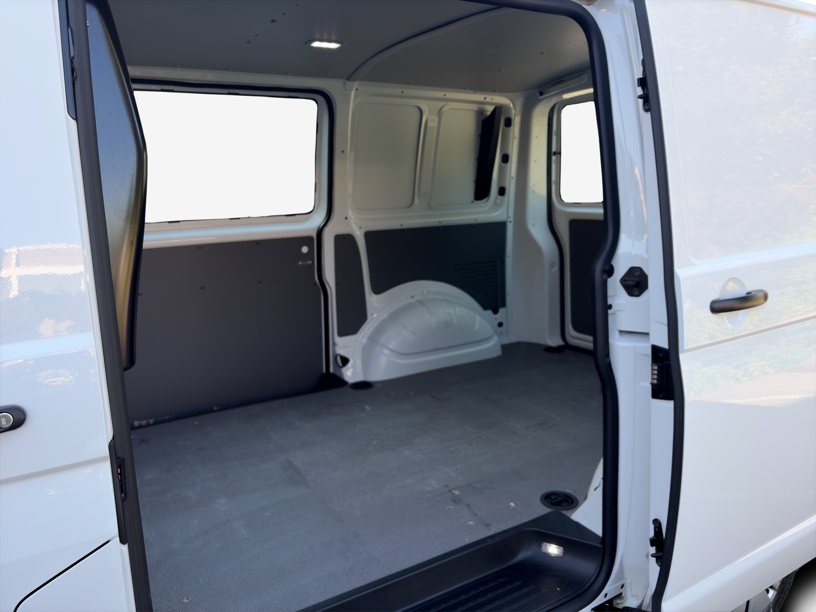 VW T6.1 2.0 TDI-image-11