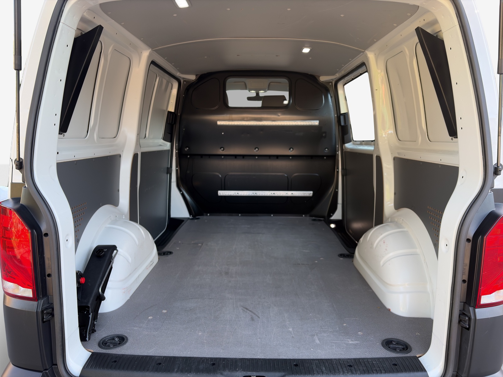 VW T6.1 2.0 TDI-image-12