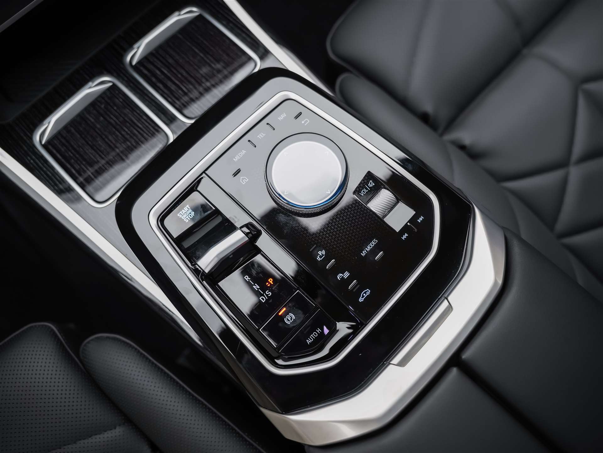 BMW 740d xDrive M Sport Steptronic *Werksgarantie*Theatre Screen*Panorama*-image-24