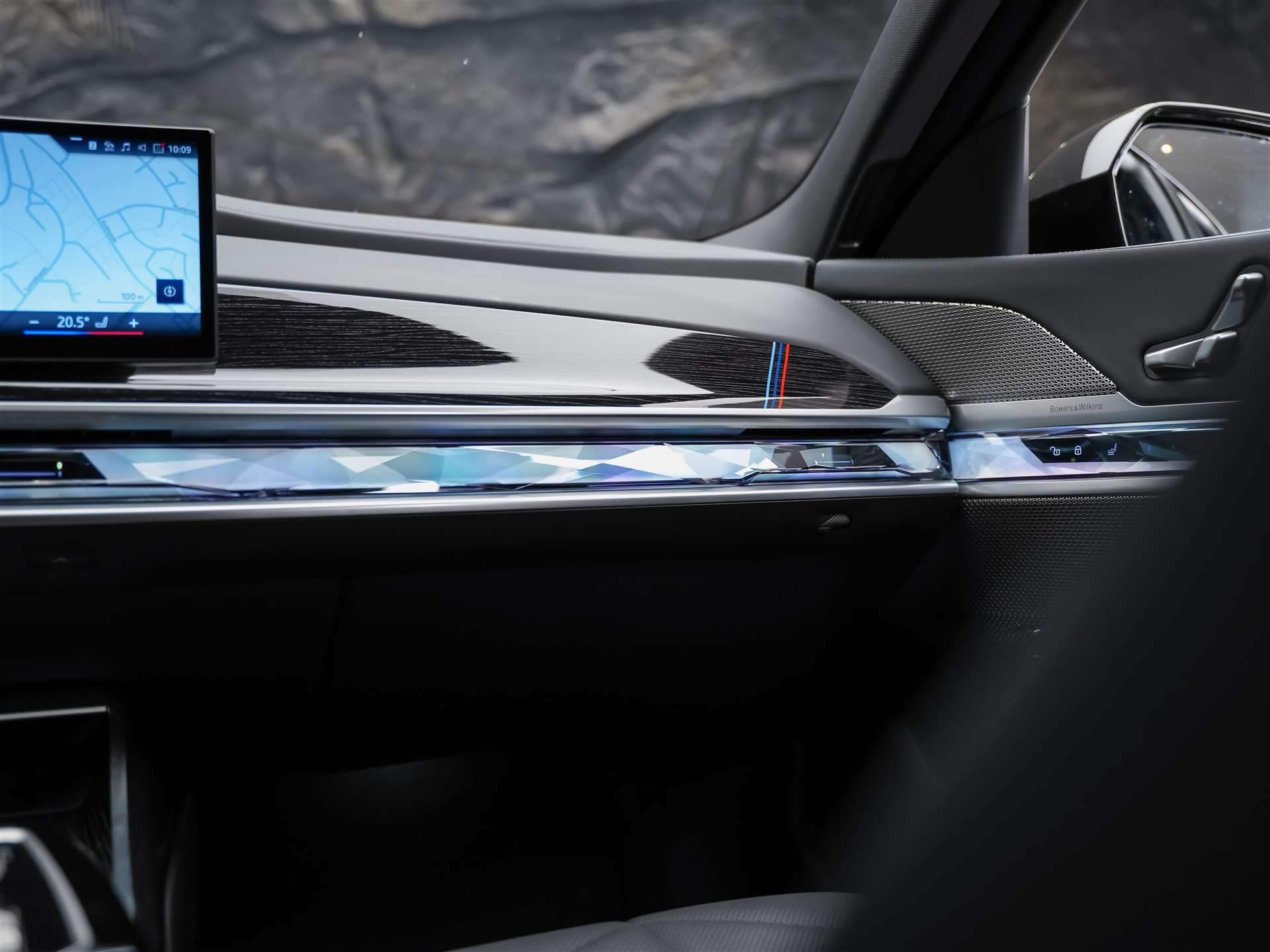BMW 740d xDrive M Sport Steptronic *Werksgarantie*Theatre Screen*Panorama*-image-23