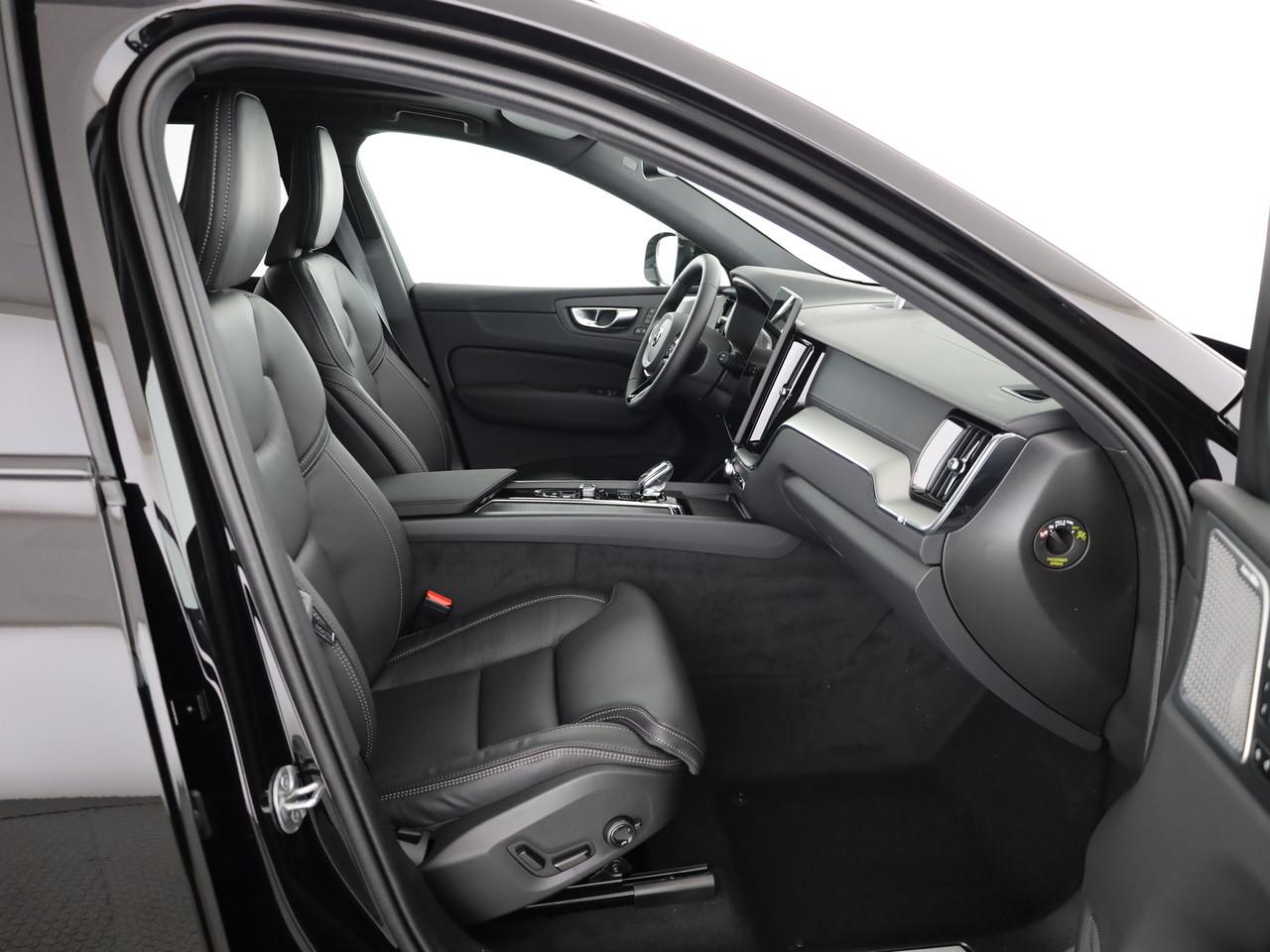 VOLVO XC60 2.0 B5 MH Black Edition AWD-image-9