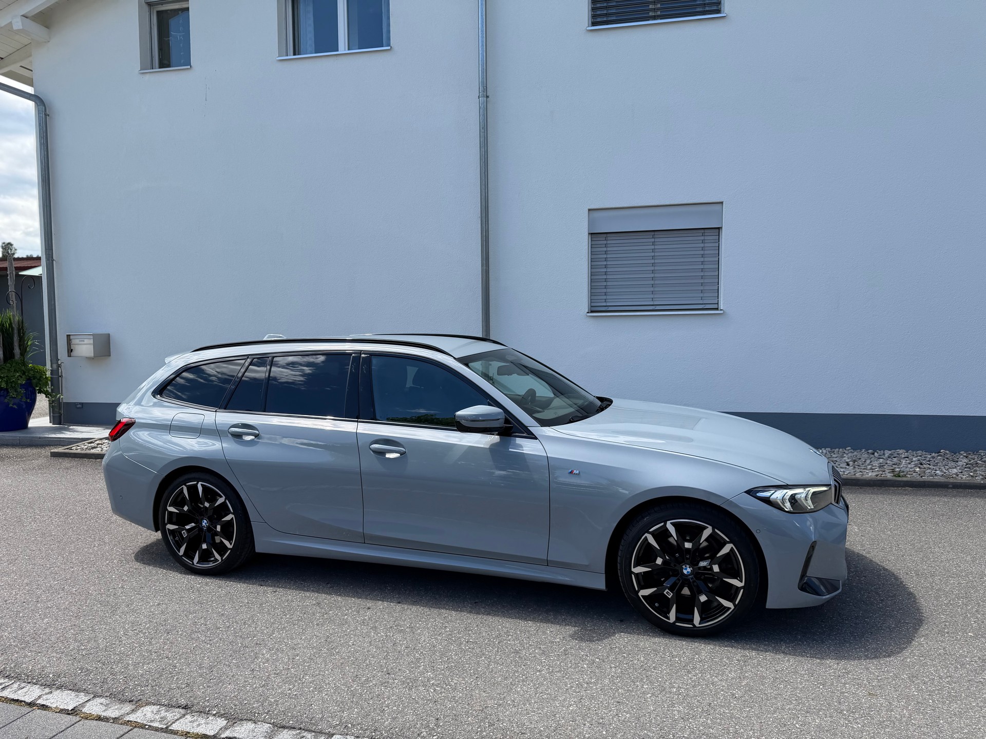 BMW 320d xDrive 48V Touring Steptronic M Sport-showroom-element-3