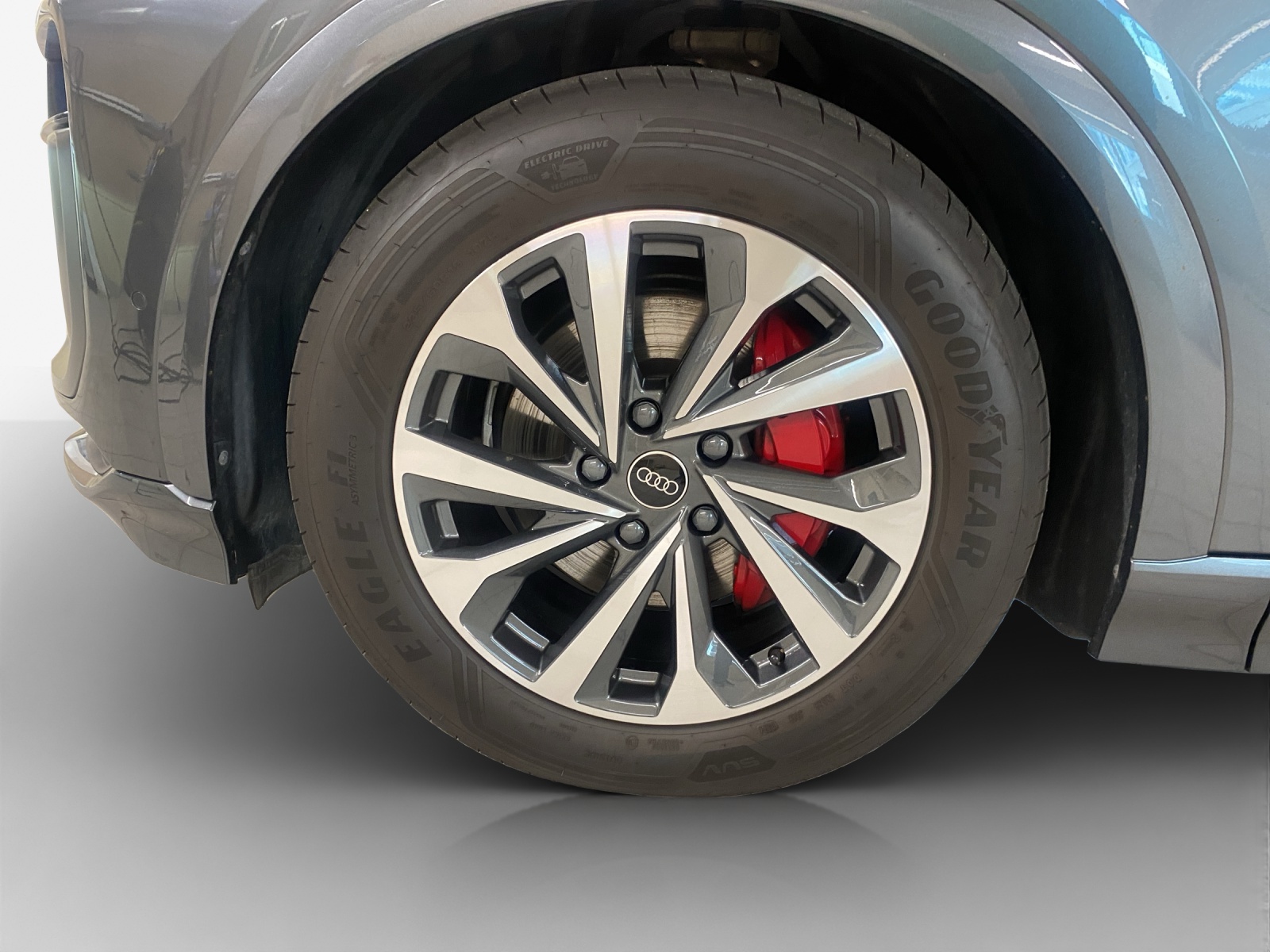 AUDI Q6 e-tron quattro-image-15