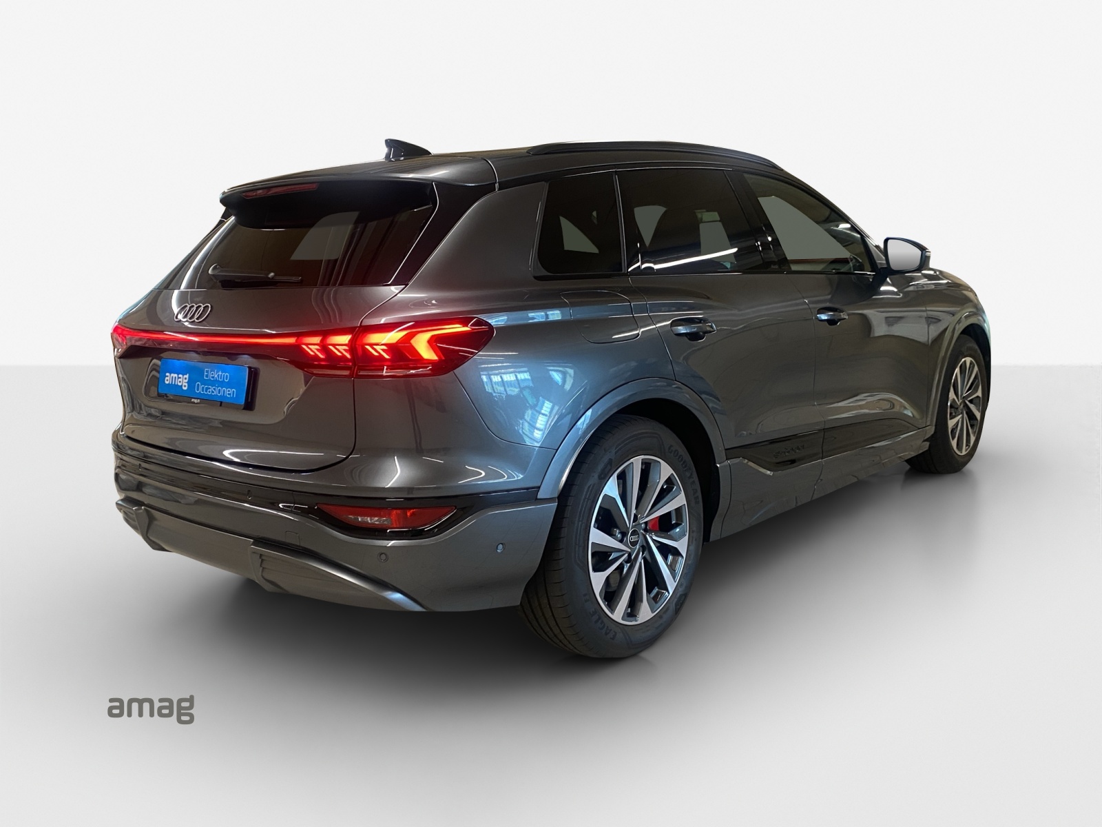AUDI Q6 e-tron quattro-image-4