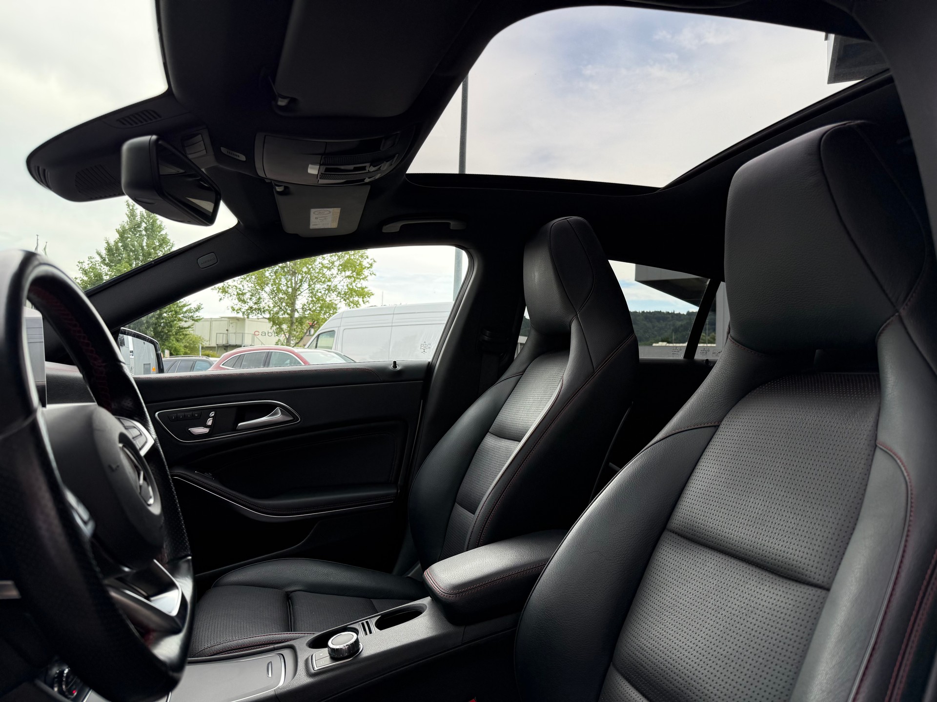 MERCEDES-BENZ CLA Shooting Brake 250 AMG Line 4Matic 7G-DCT-image-4
