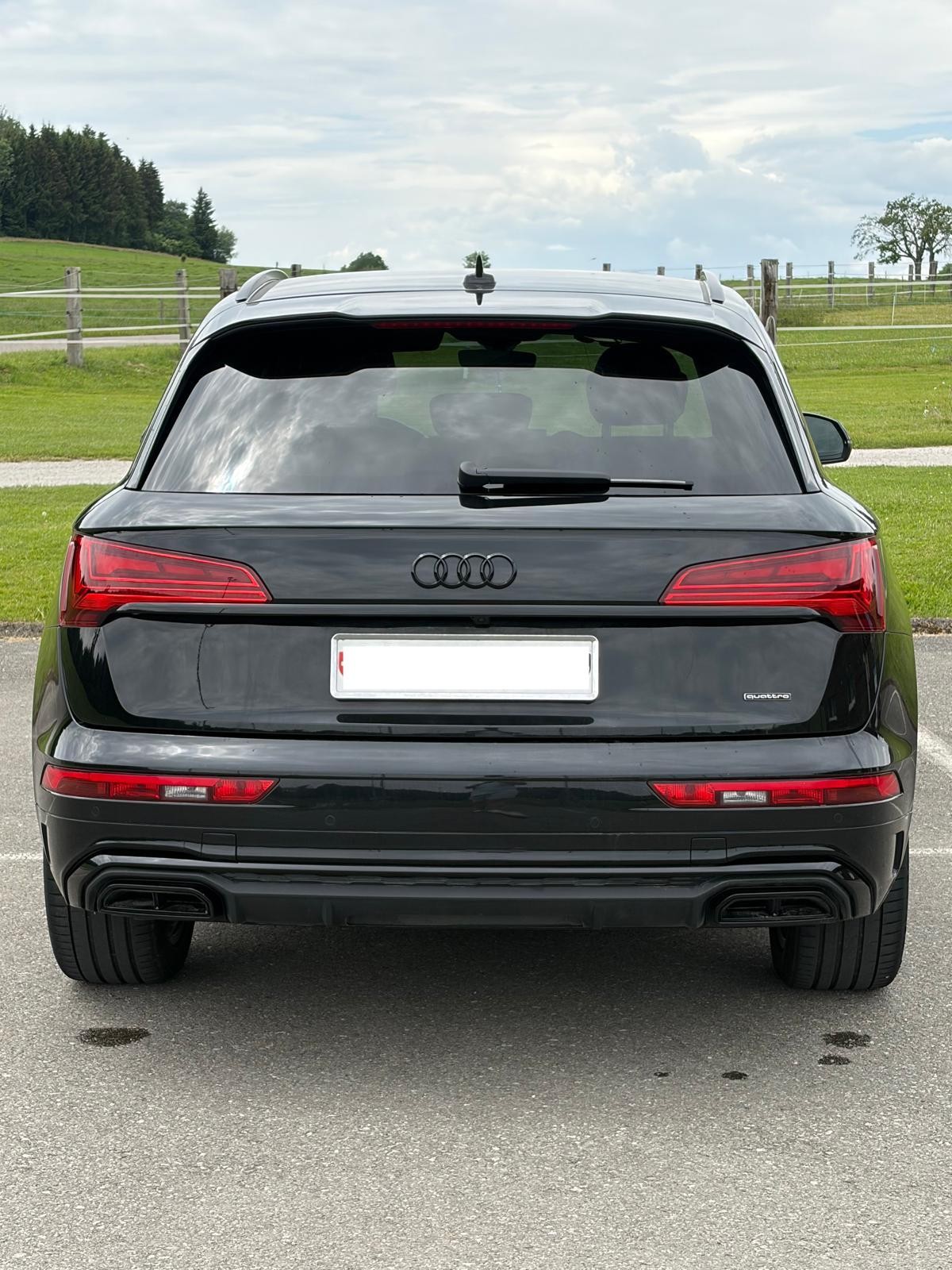 AUDI 2.0 40 TDI Black Edition quattro S-Tronic-image-2