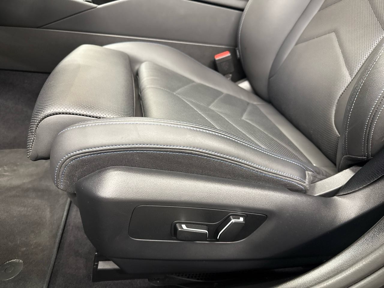 BMW 520d xDrive 48V M Sport Steptronic-image-4