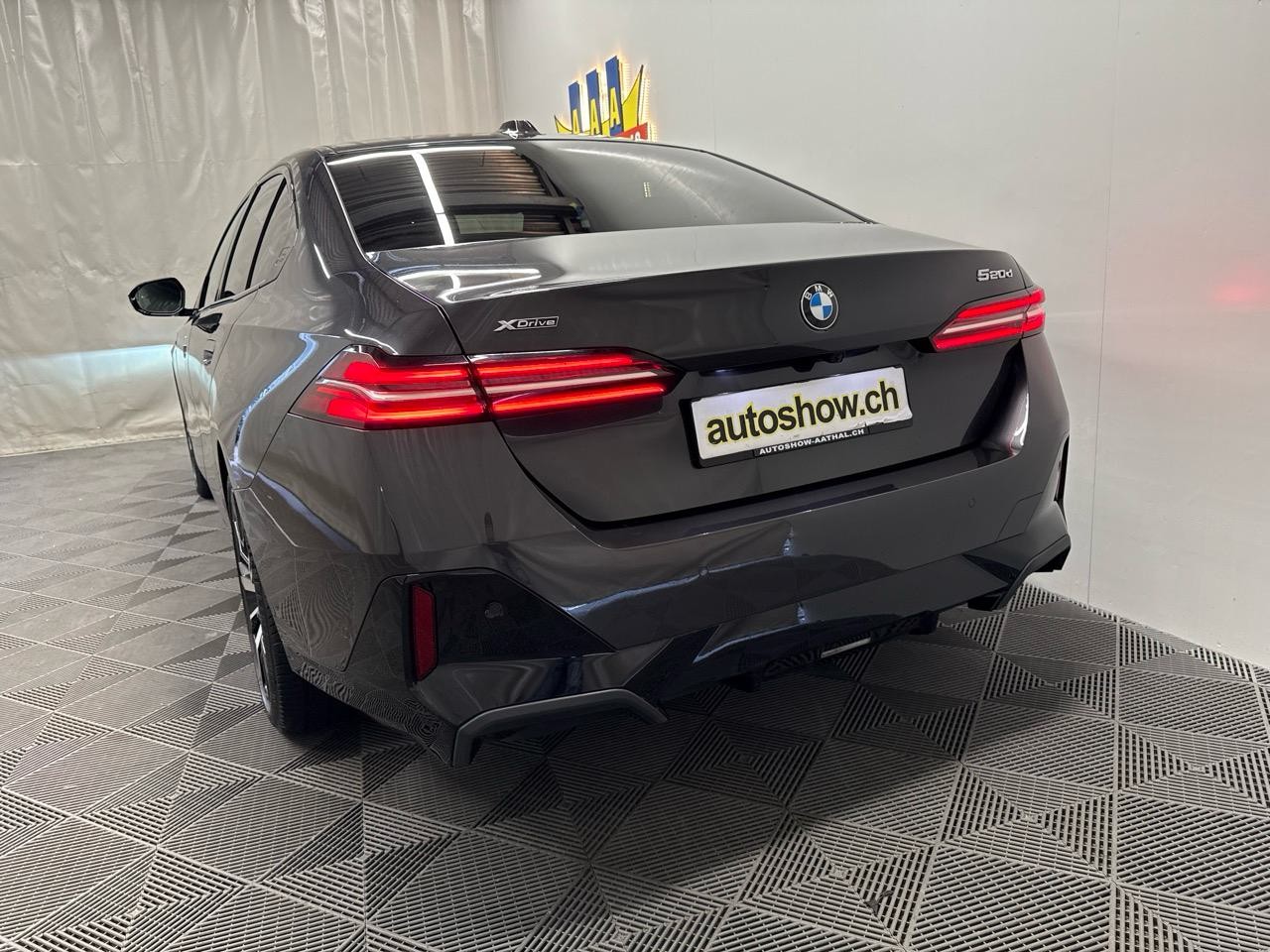 BMW 520d xDrive 48V M Sport Steptronic-image-15