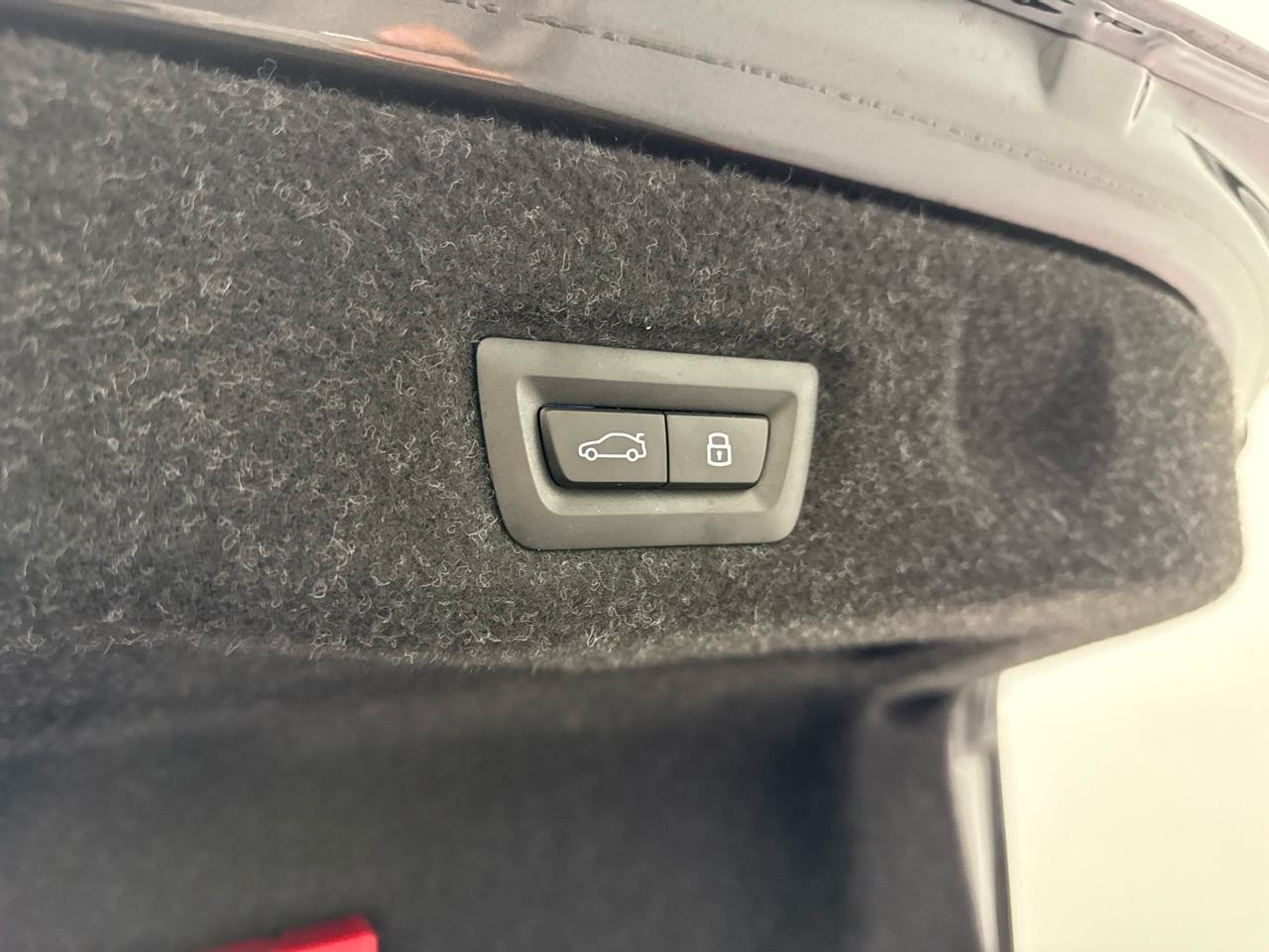 BMW 520d xDrive 48V M Sport Steptronic-image-13