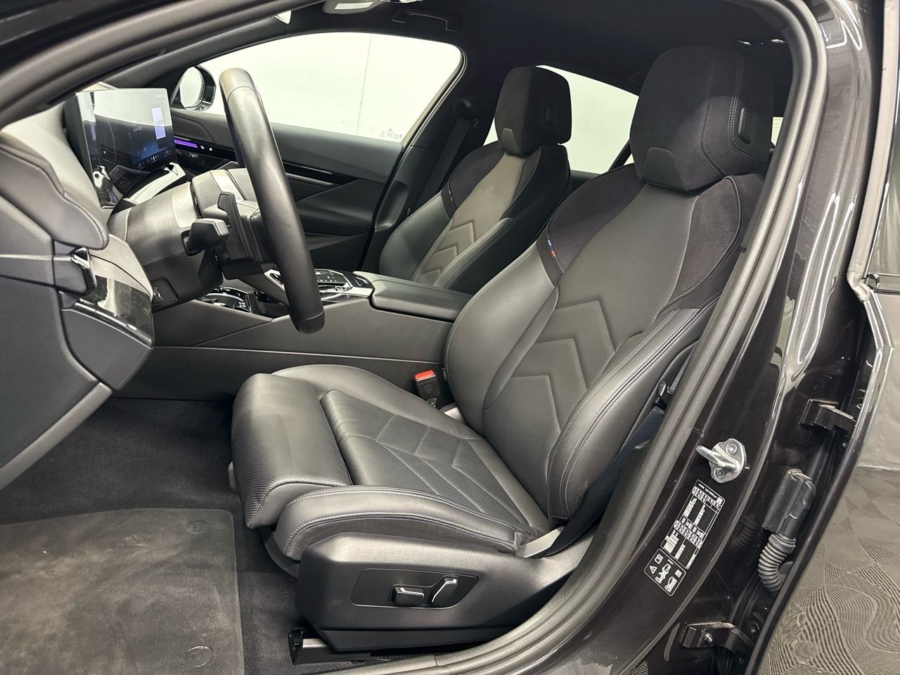 BMW 520d xDrive 48V M Sport Steptronic-image-3