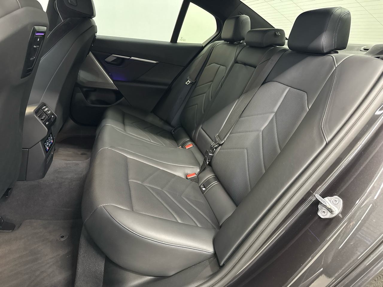 BMW 520d xDrive 48V M Sport Steptronic-image-11