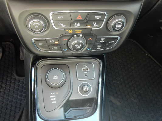 JEEP Compass 1.4 T Limited AWD-image-10