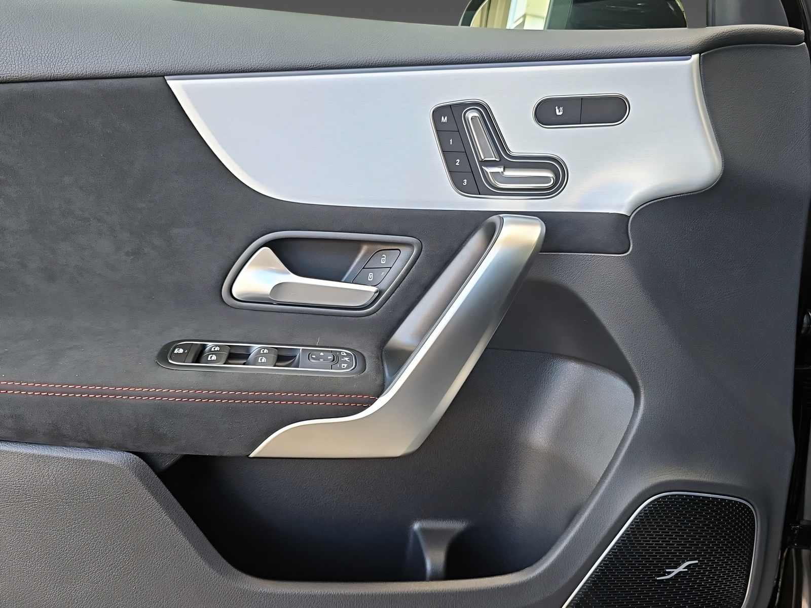 MERCEDES-BENZ A 250 4Matic-image-12