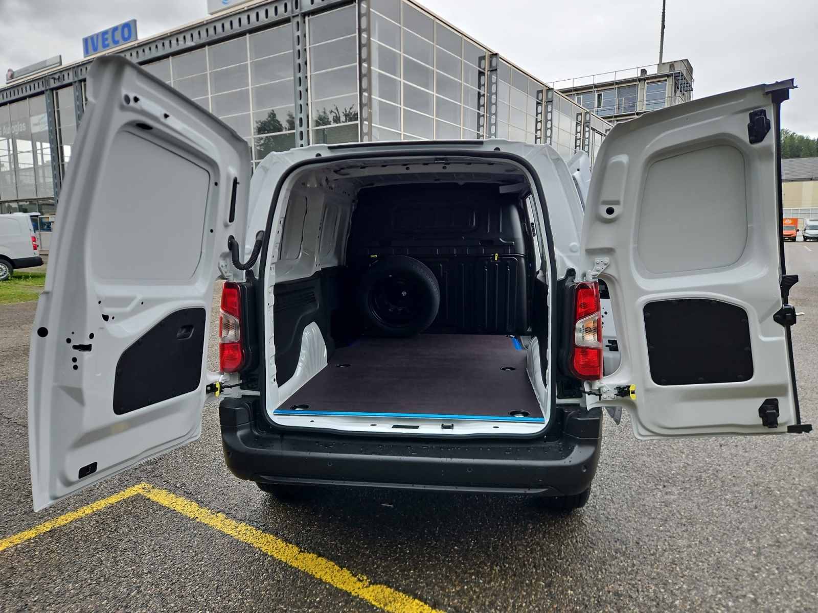 PEUGEOT Partner 1.5 Blue HDi Long 1000kg 4x4 EAT8-image-5
