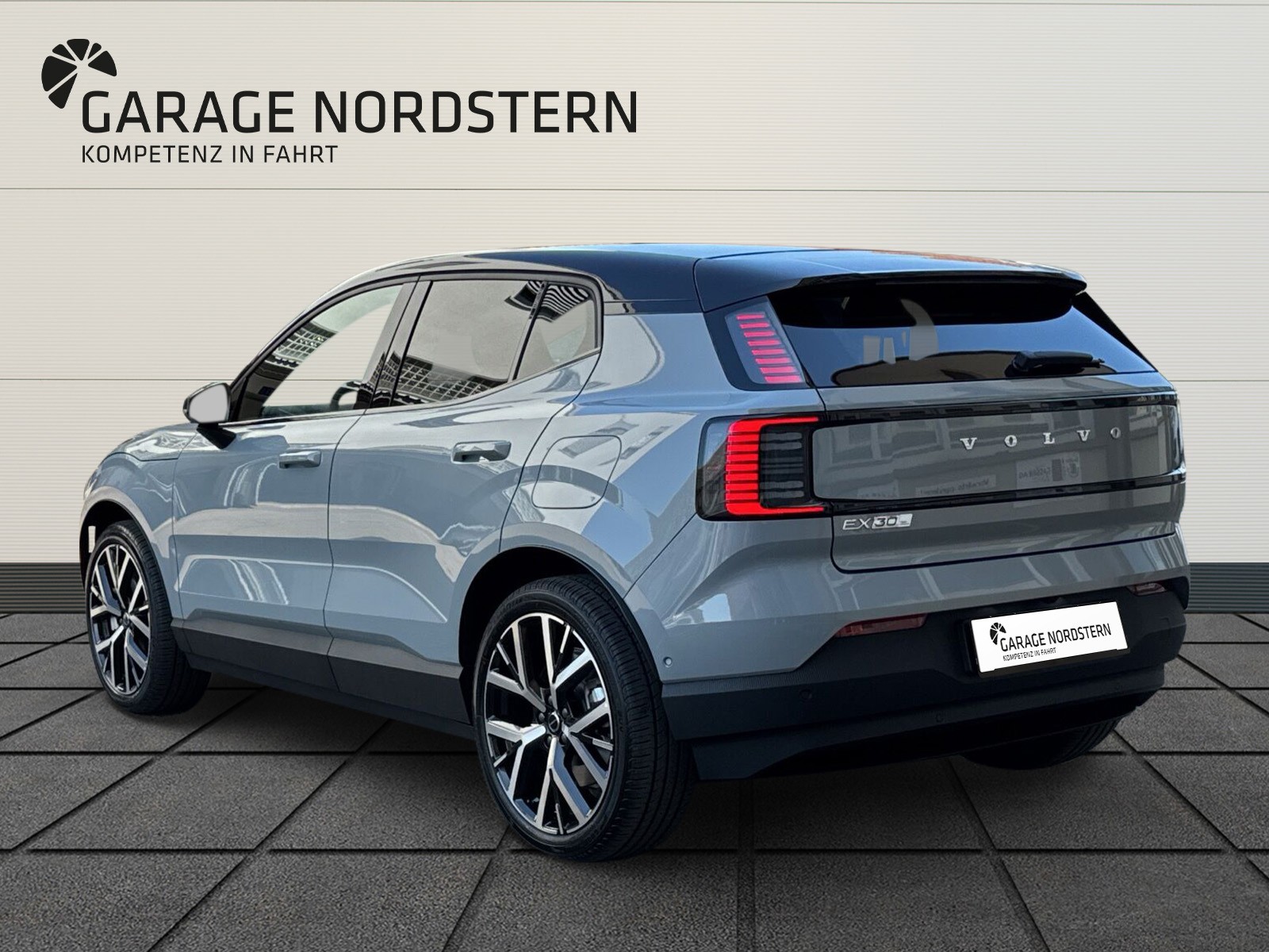 VOLVO EX30 E60 Twin Ultra Performance AWD-image-2