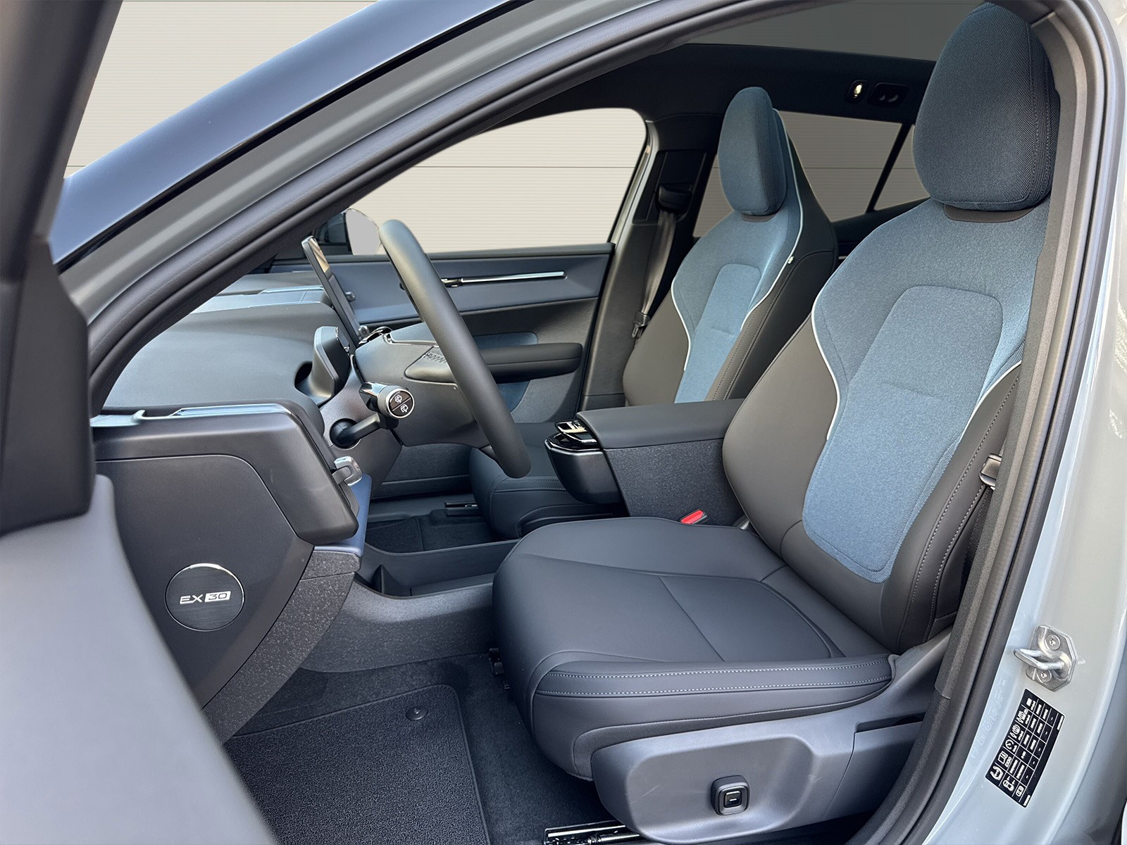 VOLVO EX30 E60 Twin Ultra Performance AWD-image-7