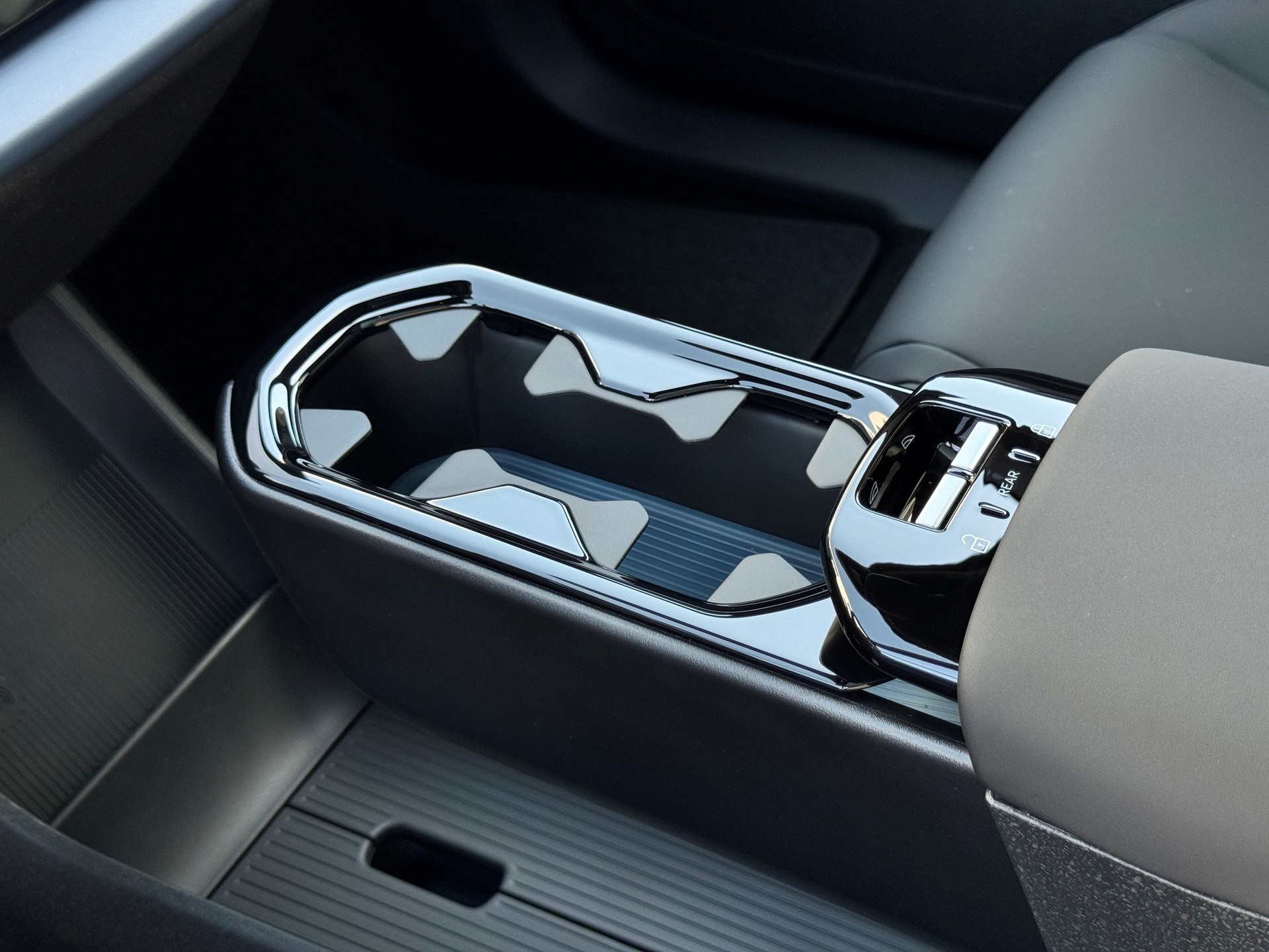 VOLVO EX30 E60 Twin Ultra Performance AWD-image-17