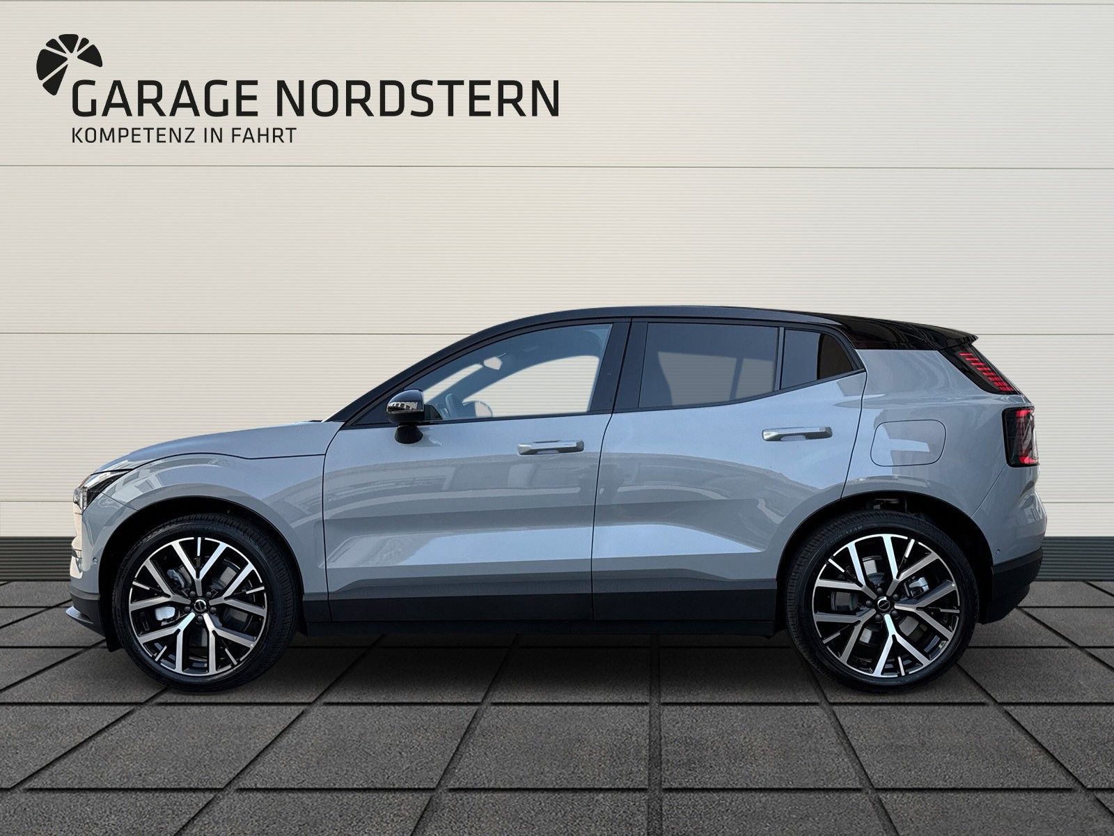 VOLVO EX30 E60 Twin Ultra Performance AWD-image-1