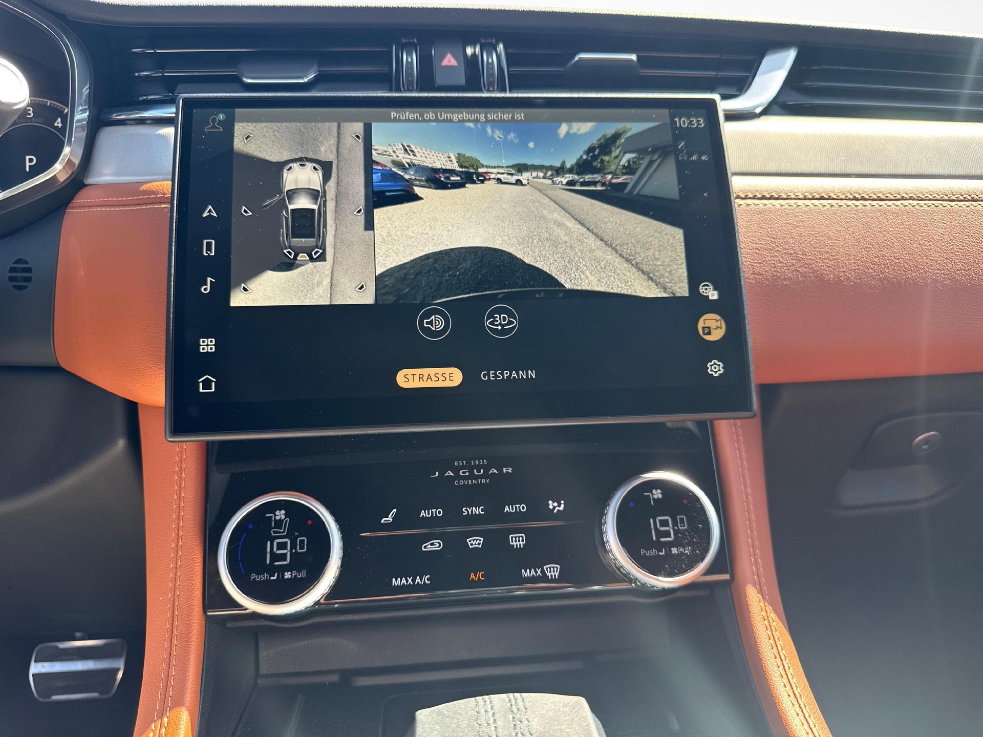 JAGUAR F-Pace 2.0 P400e R-Dynamic HSE 90th Anniversary Ed. AWD-image-14