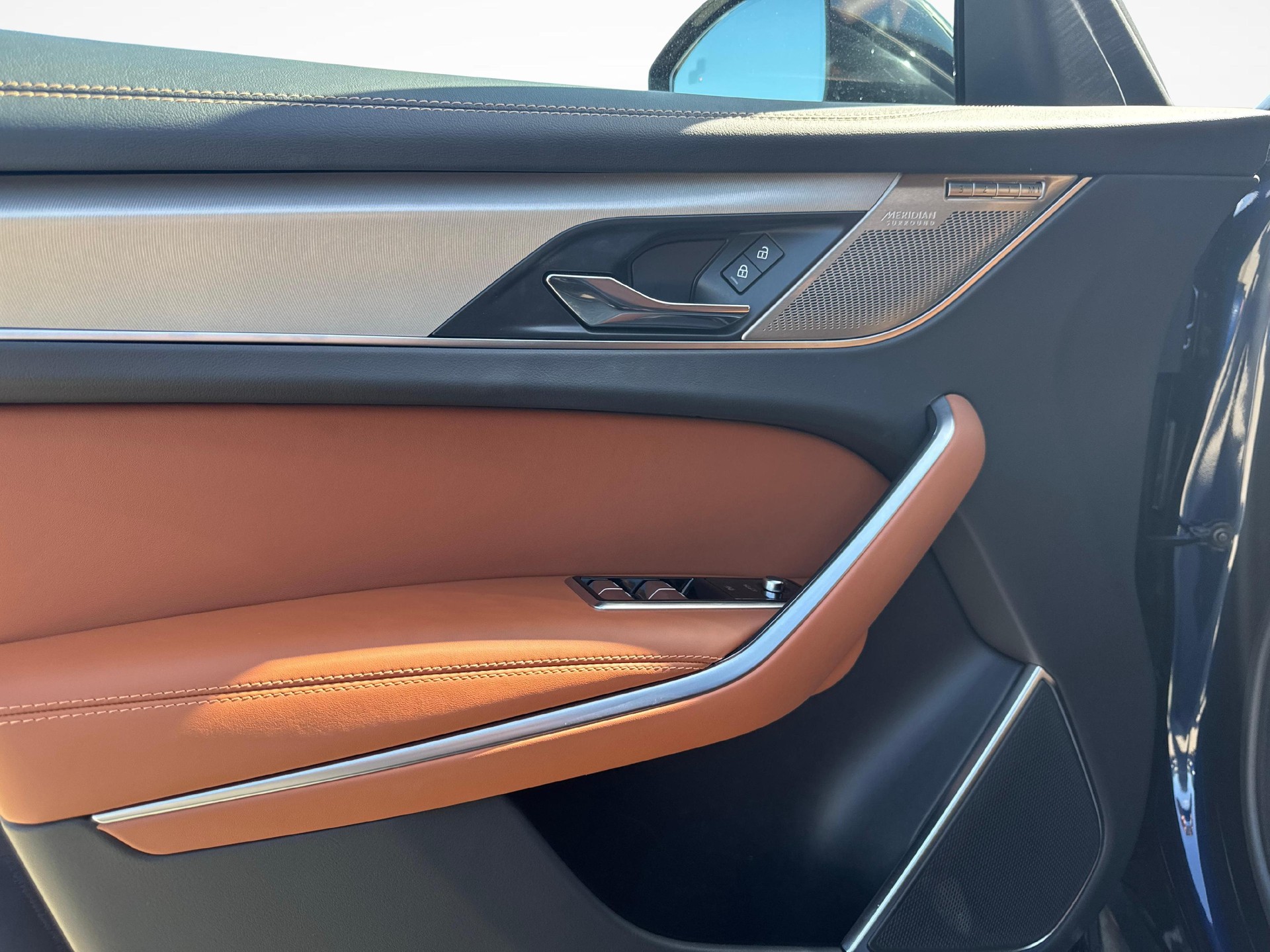 JAGUAR F-Pace 2.0 P400e R-Dynamic HSE 90th Anniversary Ed. AWD-image-12