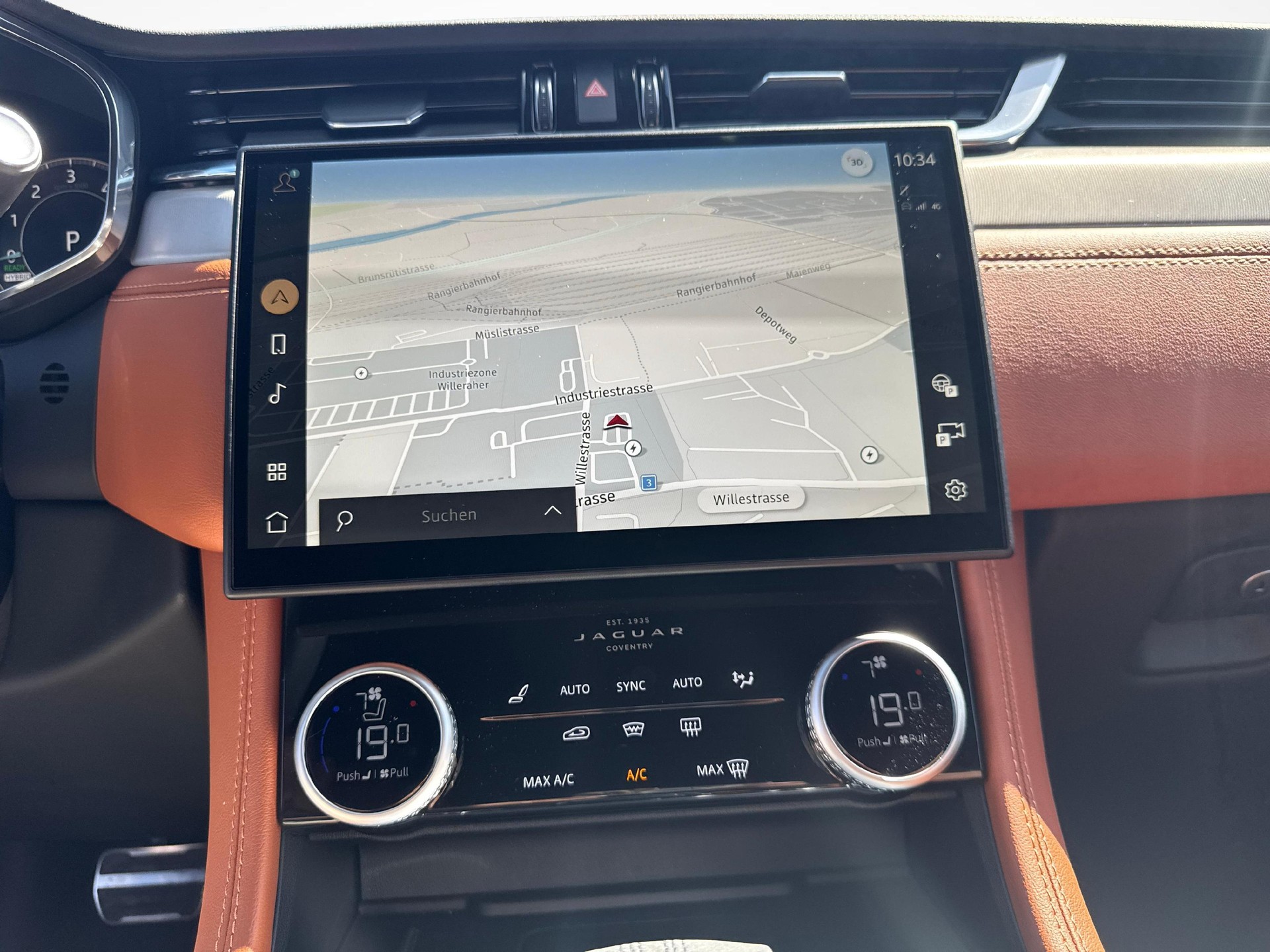 JAGUAR F-Pace 2.0 P400e R-Dynamic HSE 90th Anniversary Ed. AWD-image-15