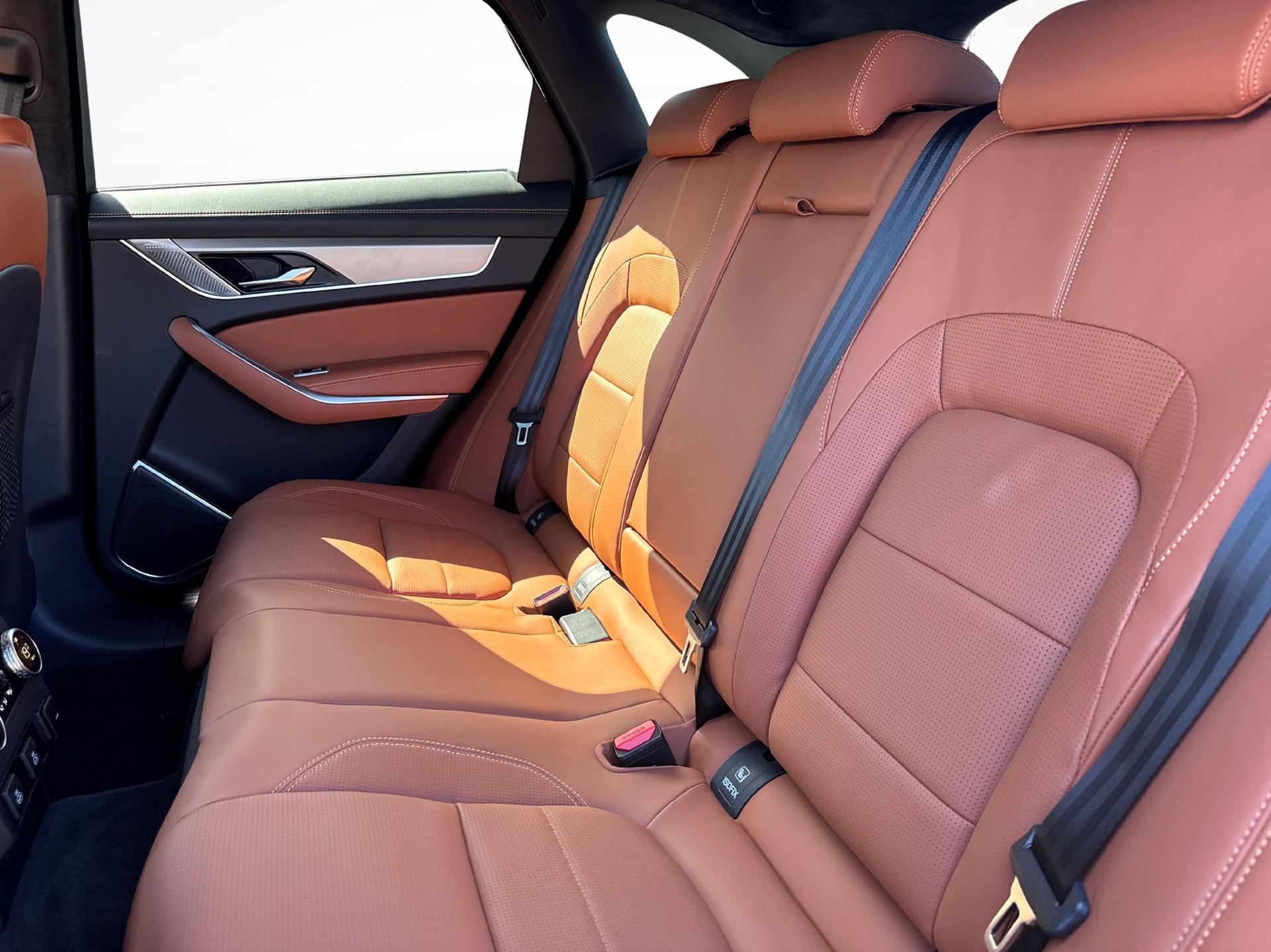 JAGUAR F-Pace 2.0 P400e R-Dynamic HSE 90th Anniversary Ed. AWD-image-10