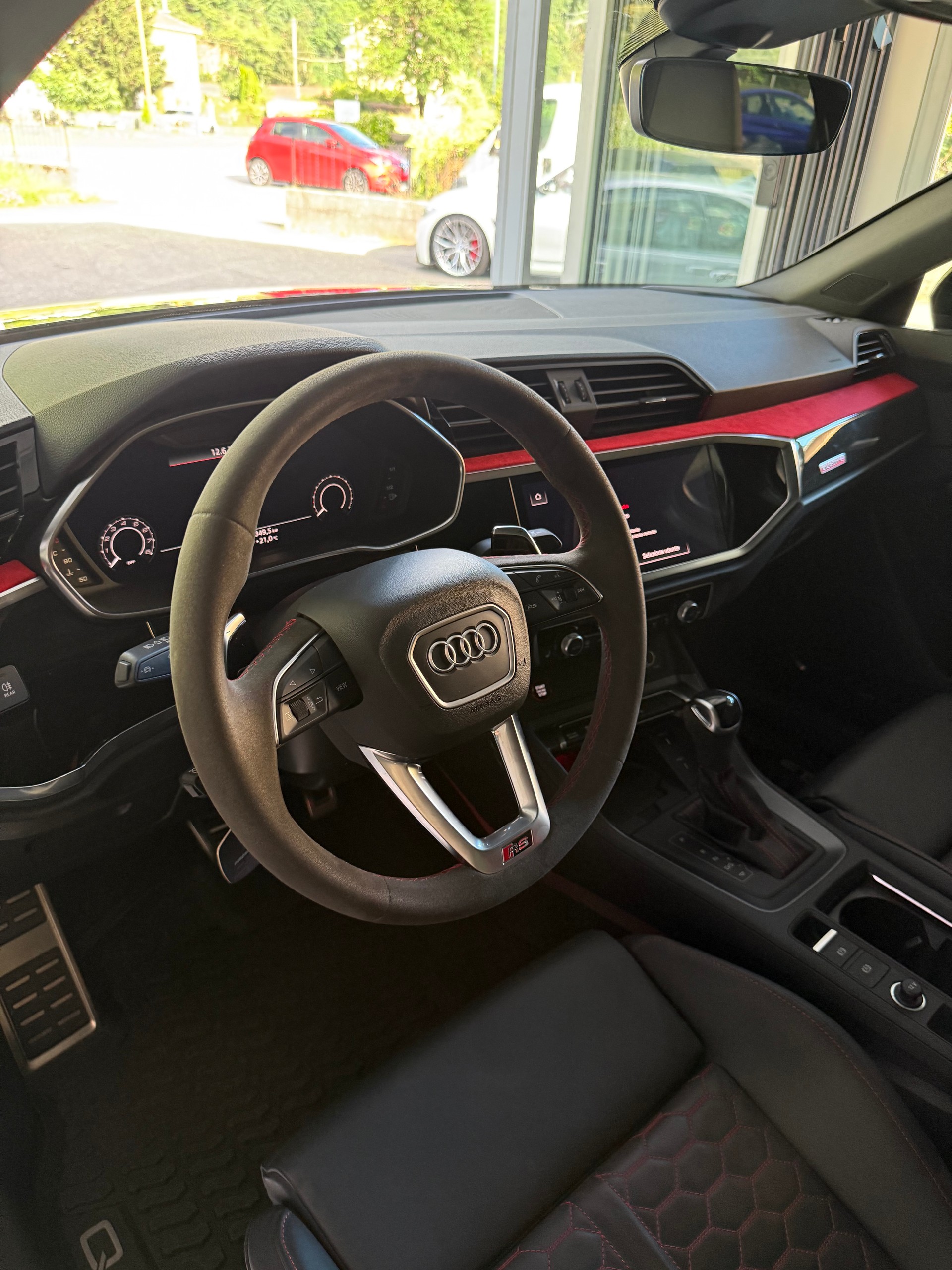 AUDI RS Q3 Sportback quattro S tronic-image-9