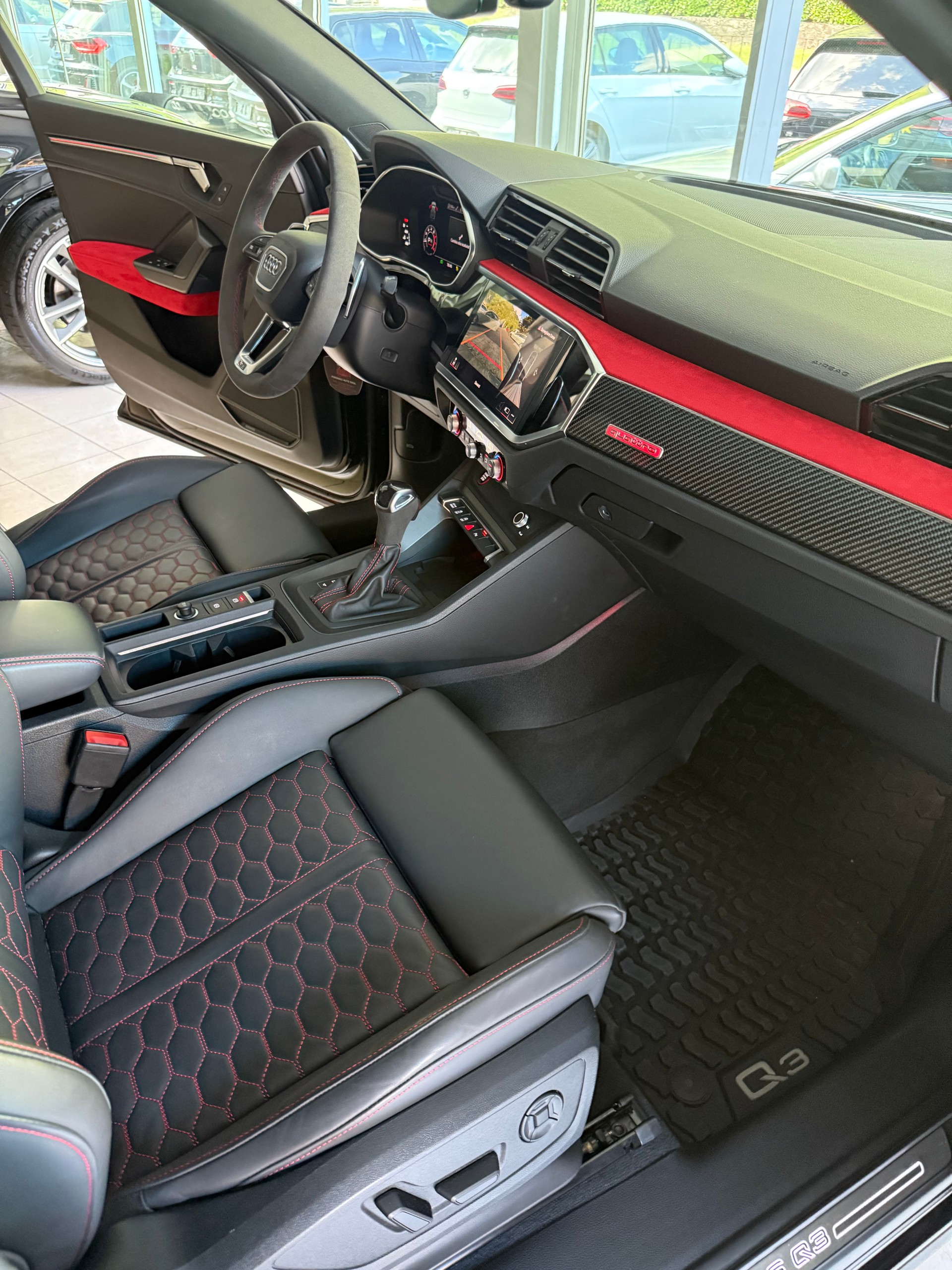 AUDI RS Q3 Sportback quattro S tronic-image-12