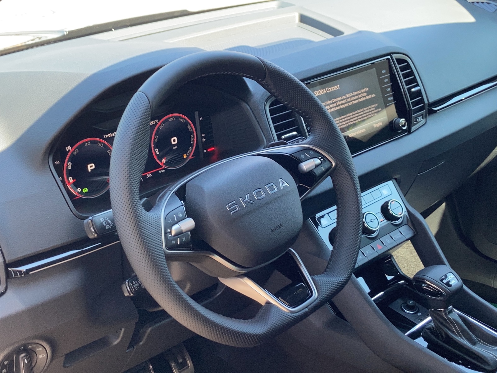 SKODA Karoq 2.0 TSI SportLine 4x4 DSG-image-9