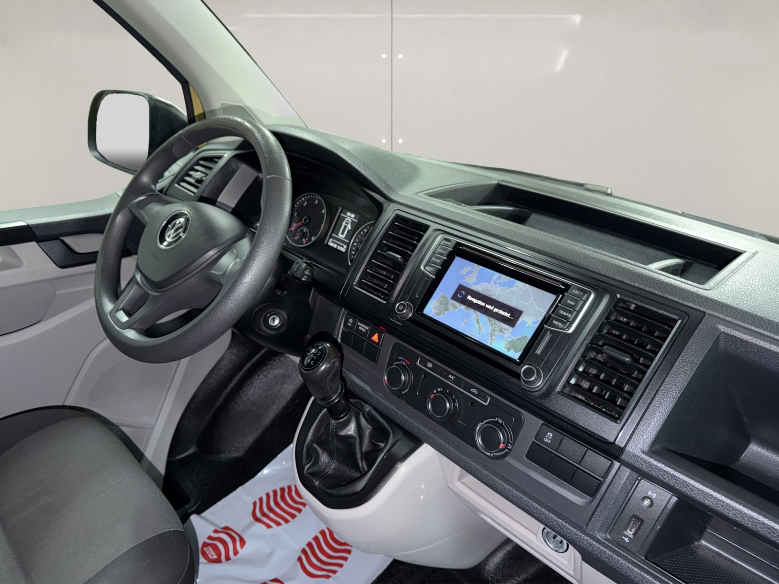 VW T6 2.0 TDI 4Motion Lang Version ( Mit AHK / Regale )-image-11